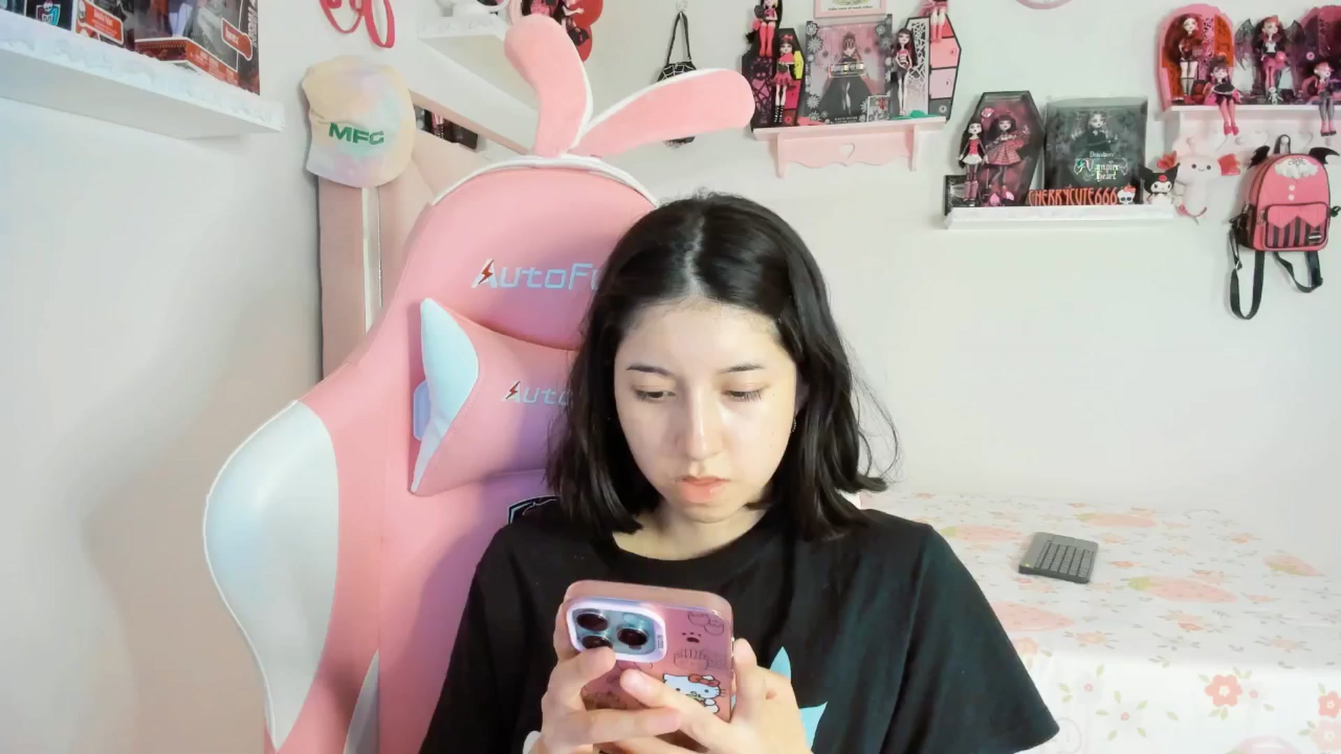 Gallery image thumbnail from Cherrycute666's myfreecams stream on, 04/10/2025, 02:12 image 8 of 20