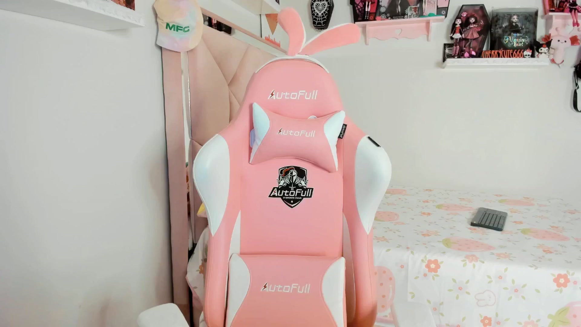 Gallery image thumbnail from Cherrycute666's myfreecams stream on, 04/10/2025, 02:12 image 14 of 20