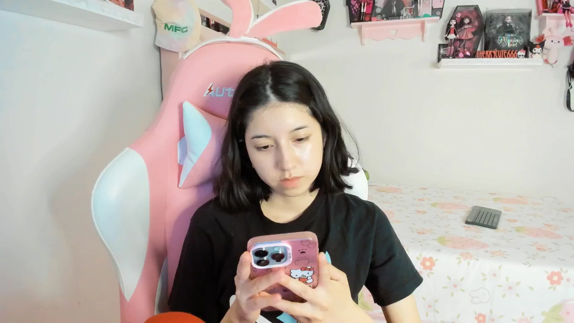 Gallery image thumbnail from Cherrycute666's myfreecams stream on, 04/10/2025, 02:12 image 10 of 20