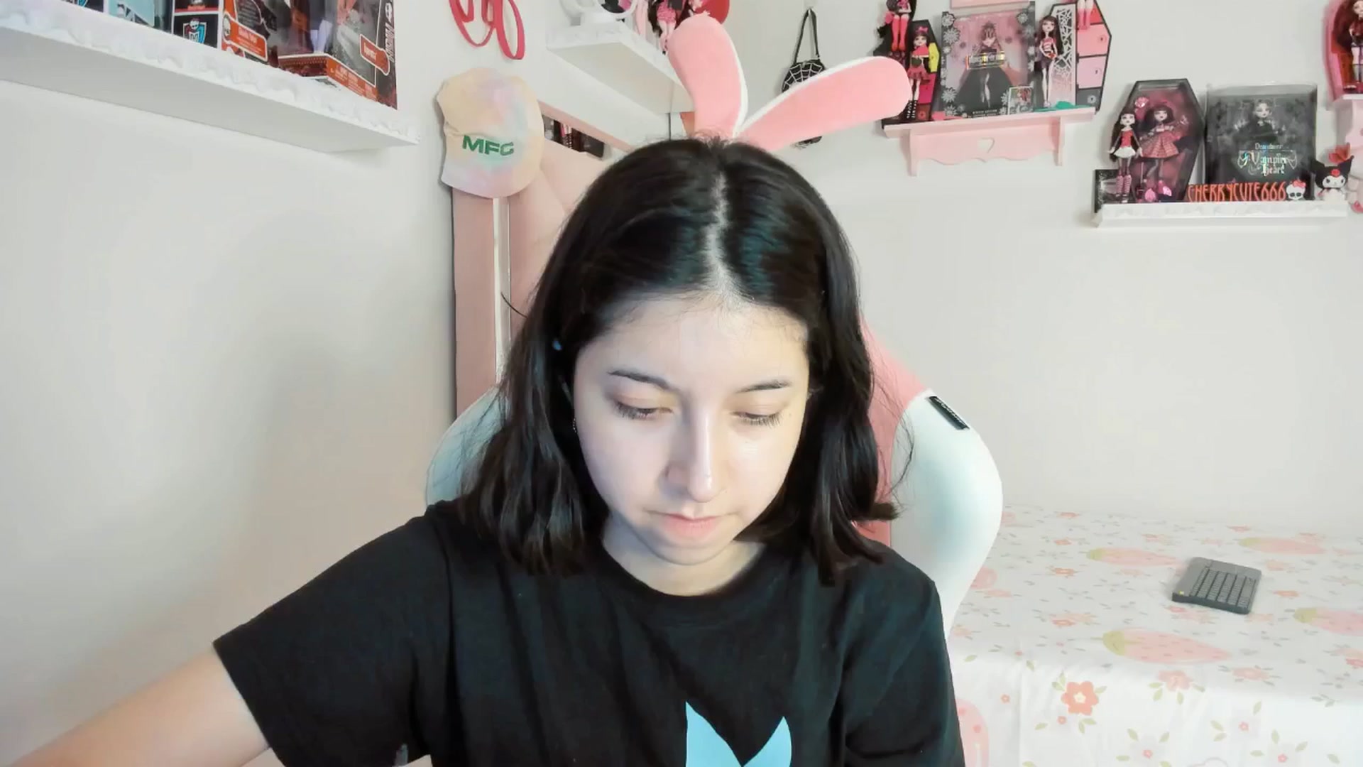 Gallery image thumbnail from Cherrycute666's myfreecams stream on, 04/10/2025, 02:12 image 2 of 20