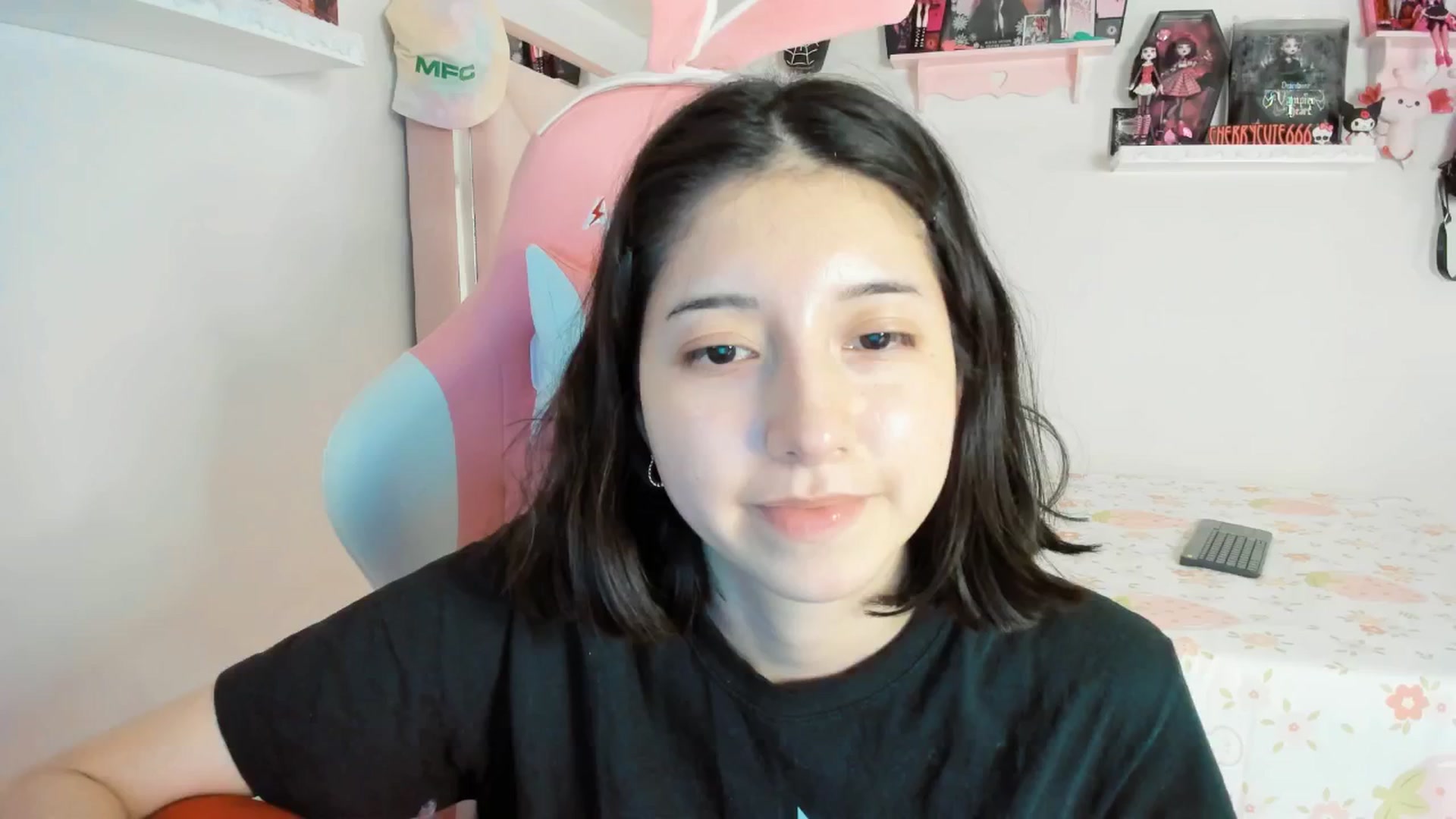 Gallery image thumbnail from Cherrycute666's myfreecams stream on, 04/10/2025, 02:12 image 17 of 20