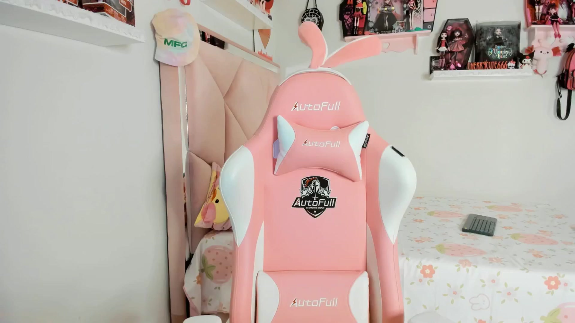 Gallery image thumbnail from Cherrycute666's myfreecams stream on, 04/10/2025, 05:46 image 16 of 20