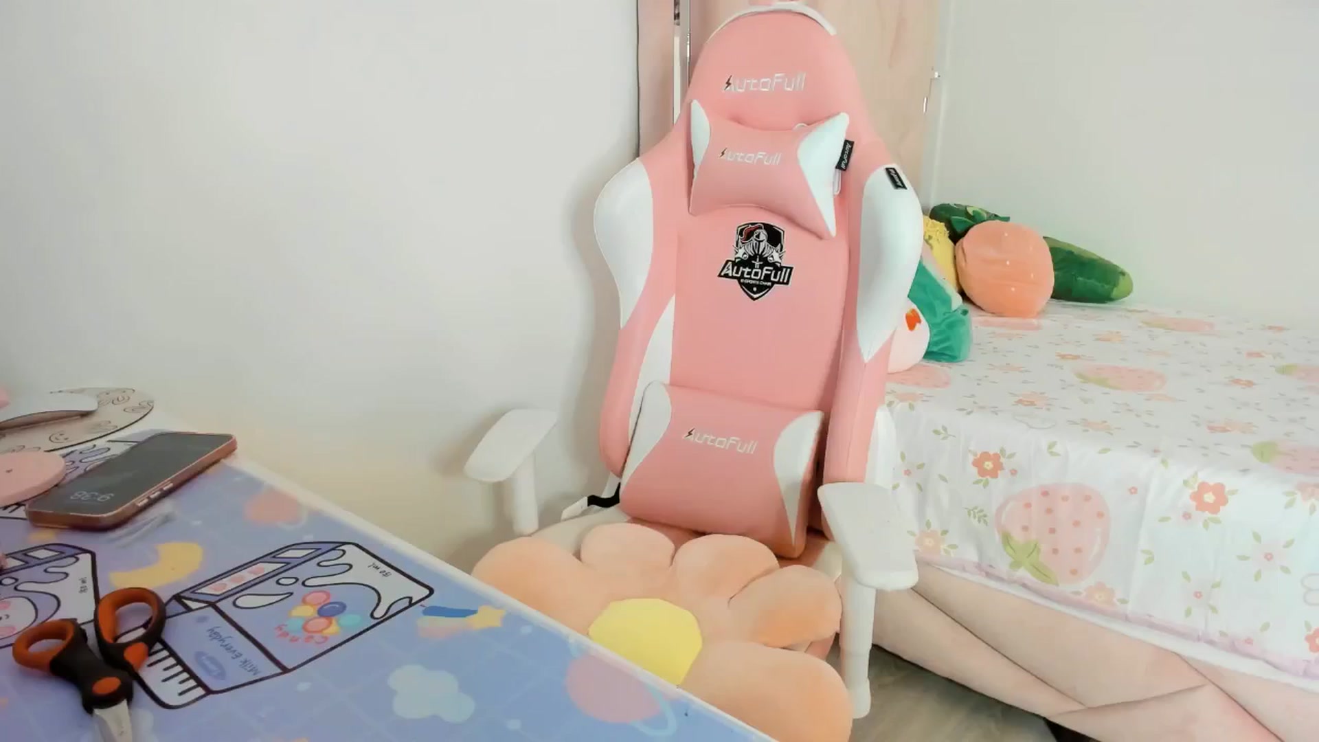 Gallery image thumbnail from Cherrycute666's myfreecams stream on, 04/10/2025, 05:46 image 9 of 20