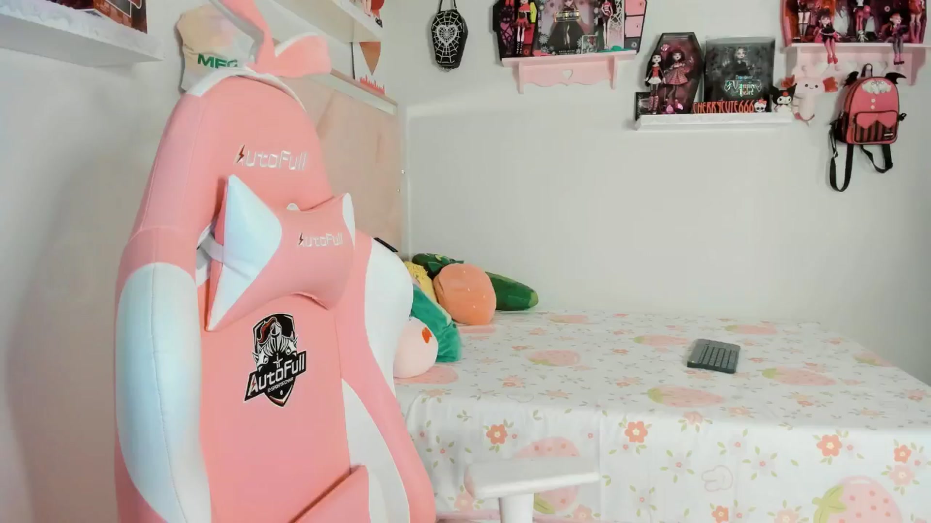 Gallery image thumbnail from Cherrycute666's myfreecams stream on, 04/10/2025, 05:46 image 18 of 20