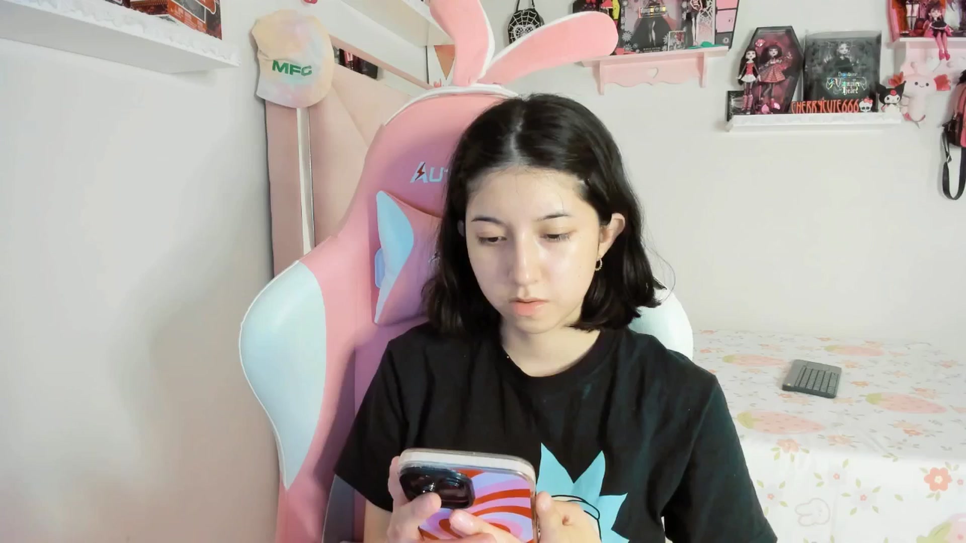 Gallery image thumbnail from Cherrycute666's myfreecams stream on, 04/10/2025, 05:46 image 19 of 20