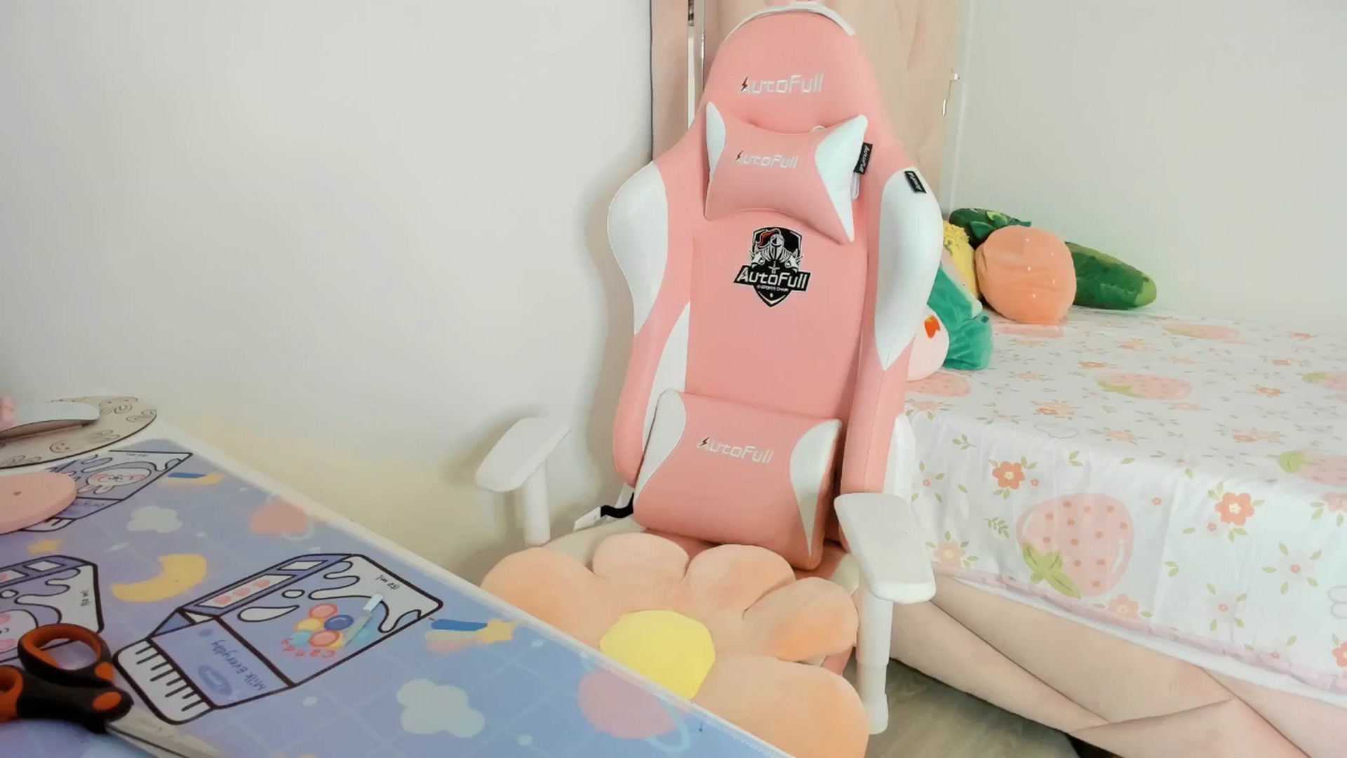Gallery image thumbnail from Cherrycute666's myfreecams stream on, 04/10/2025, 05:46 image 10 of 20