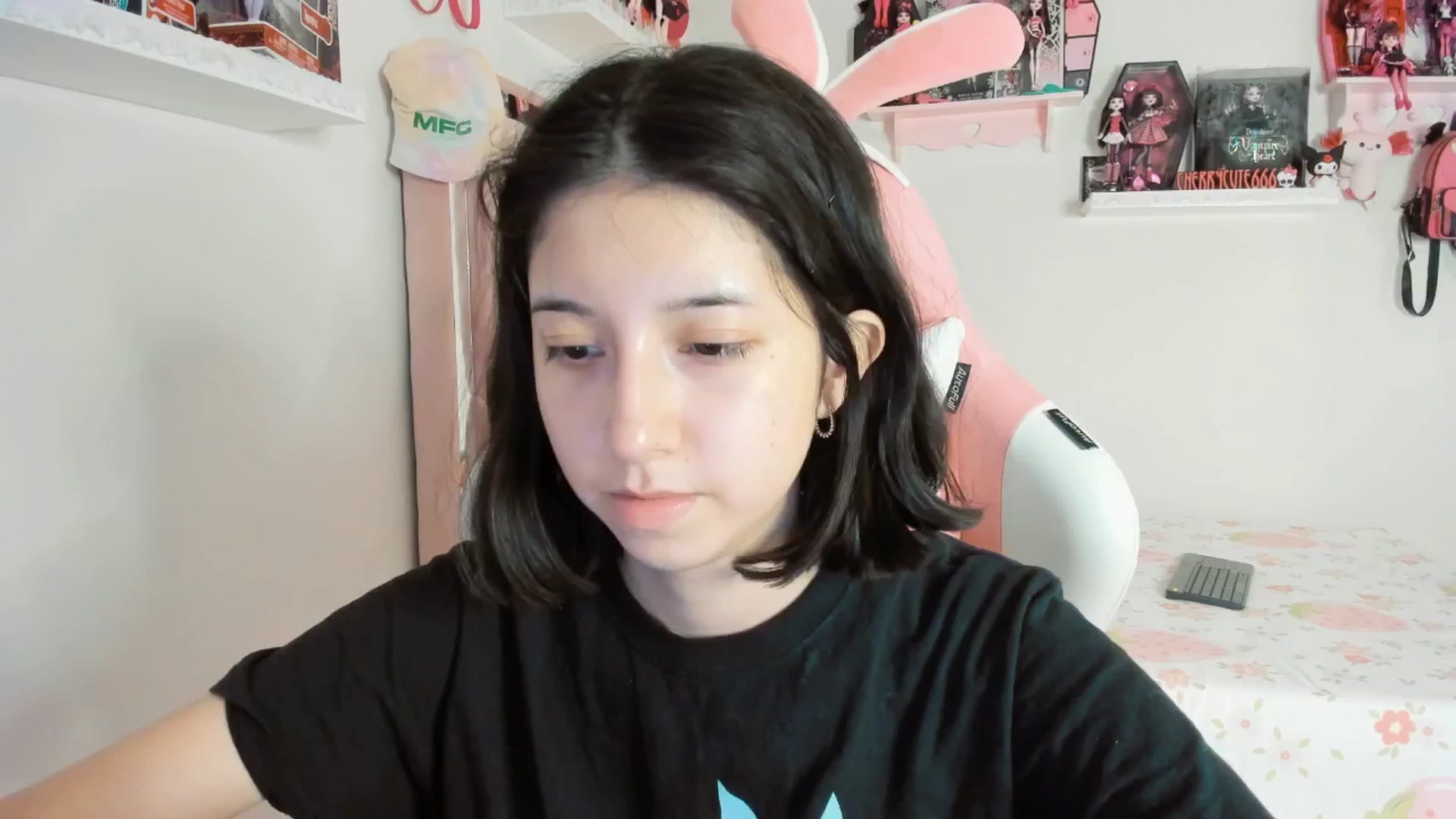 Gallery image thumbnail from Cherrycute666's myfreecams stream on, 04/10/2025, 05:46 image 11 of 20