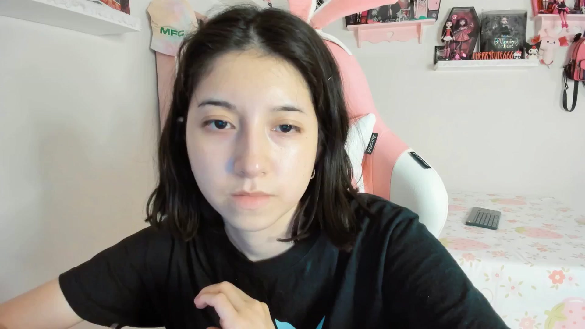 Gallery image thumbnail from Cherrycute666's myfreecams stream on, 04/10/2025, 05:46 image 13 of 20