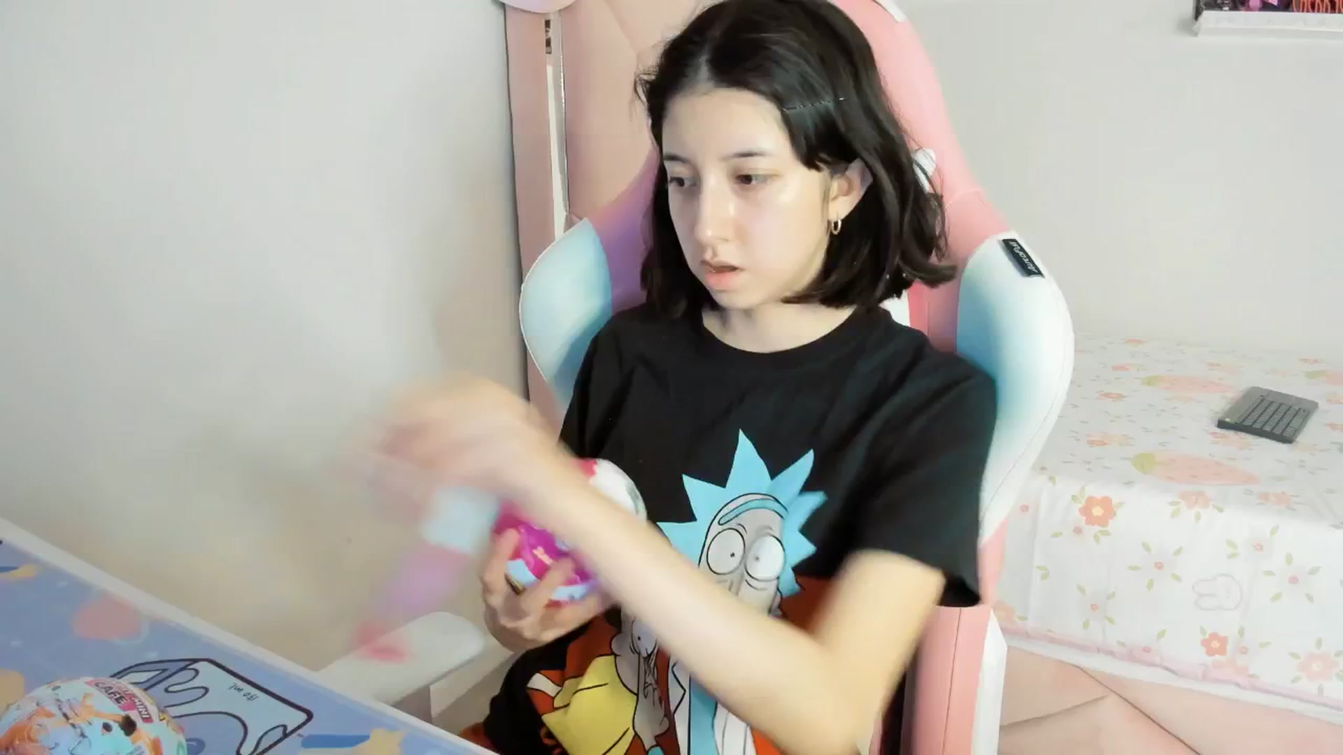 Gallery image thumbnail from Cherrycute666's myfreecams stream on, 04/10/2025, 05:46 image 4 of 20
