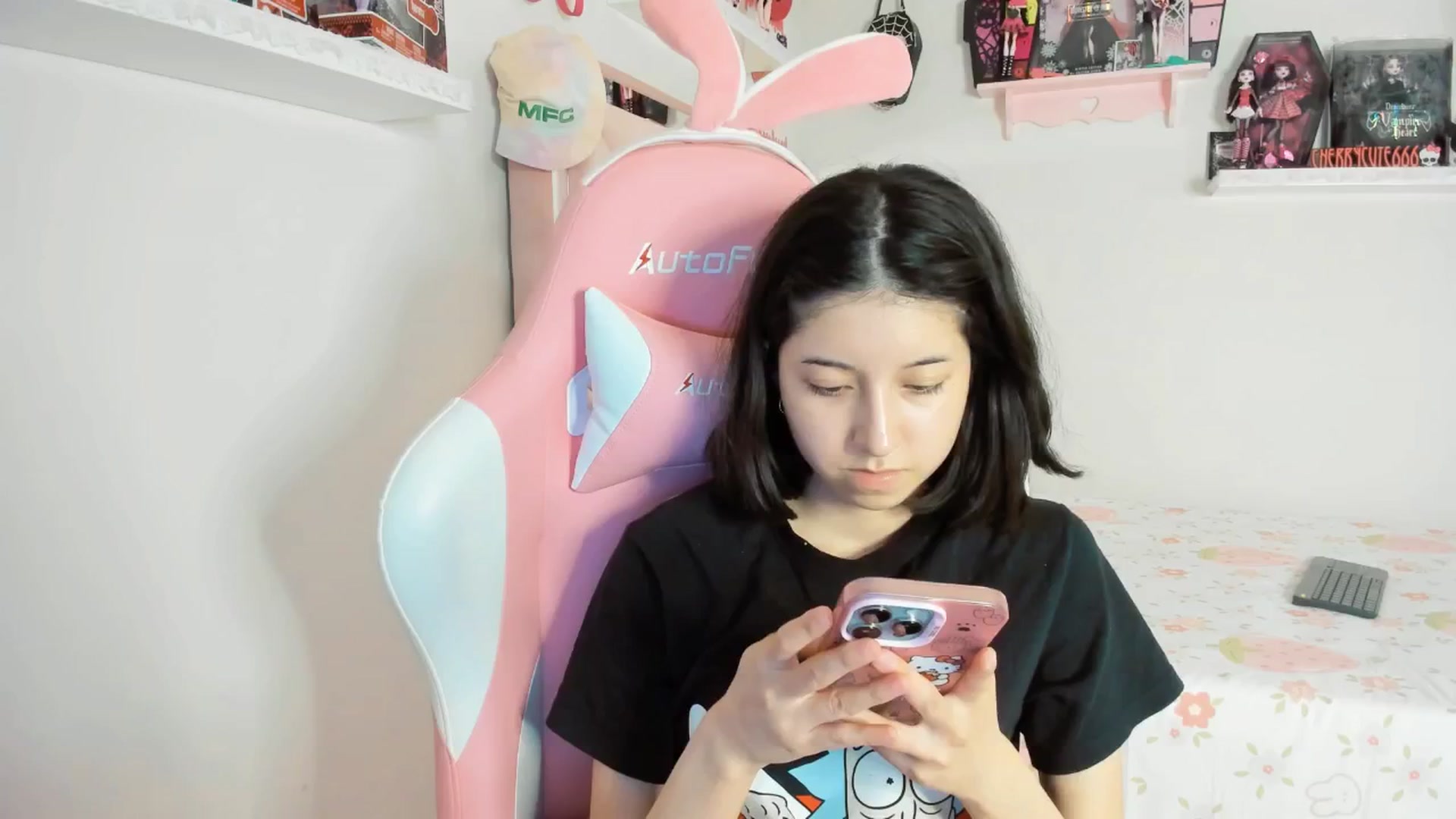 Gallery image thumbnail from Cherrycute666's myfreecams stream on, 04/10/2025, 05:56 image 3 of 20