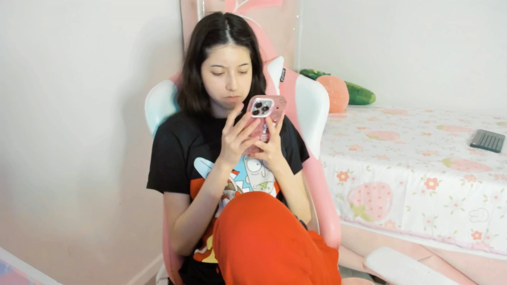 Gallery image thumbnail from Cherrycute666's myfreecams stream on, 04/10/2025, 05:56 image 16 of 20