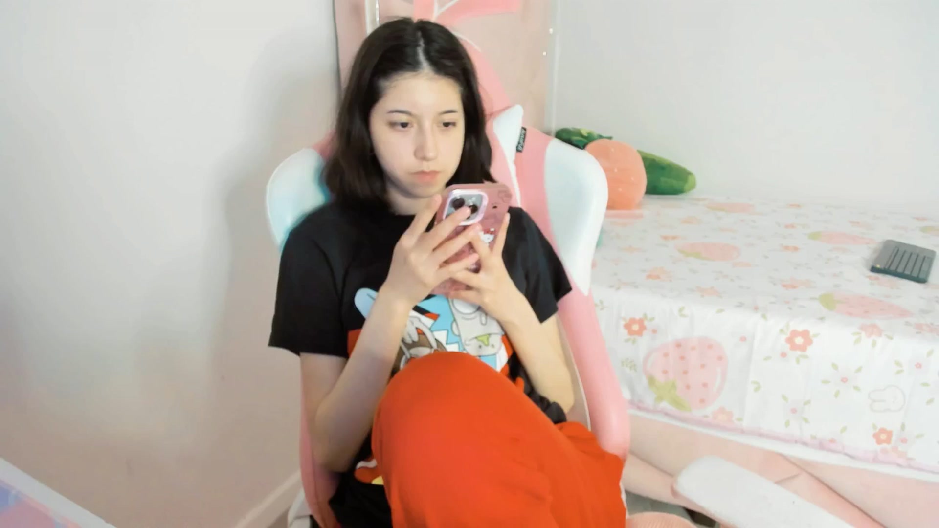 Gallery image thumbnail from Cherrycute666's myfreecams stream on, 04/10/2025, 05:56 image 13 of 20