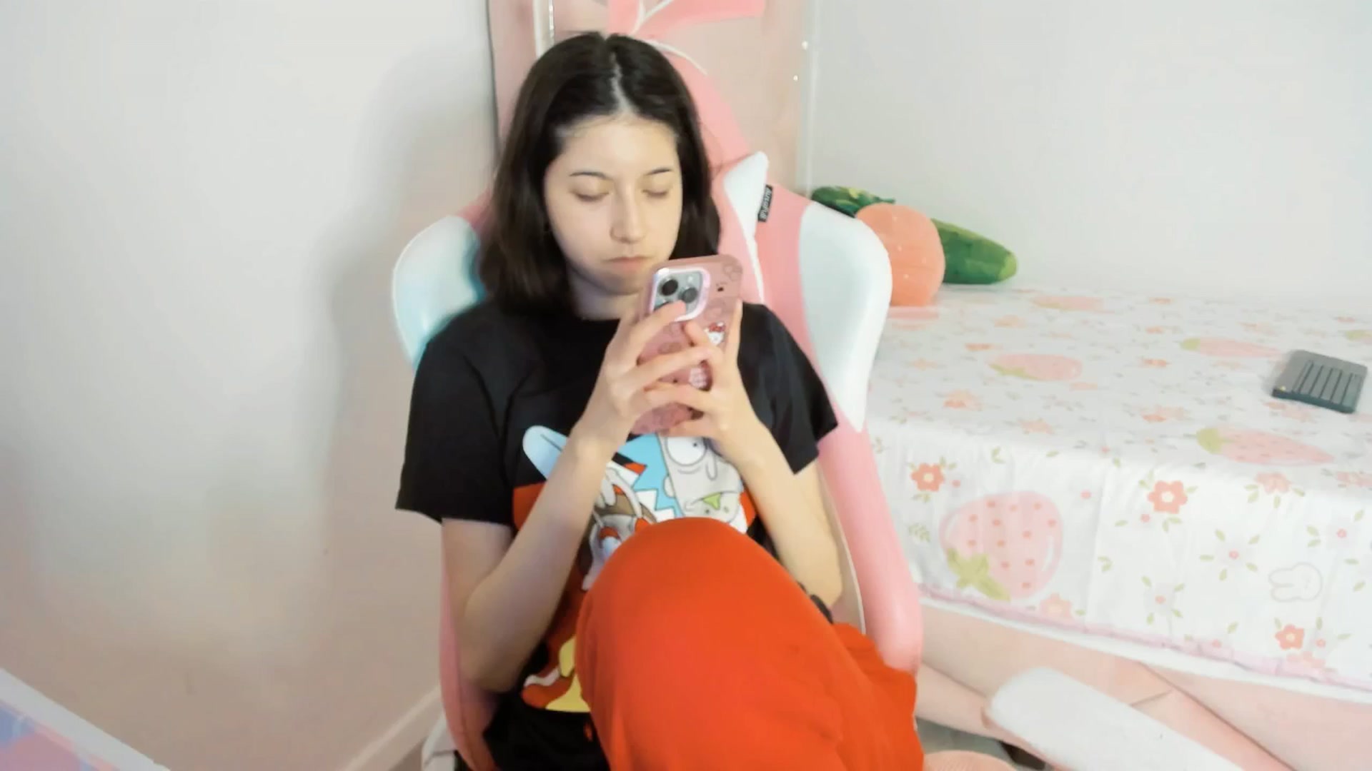 Gallery image thumbnail from Cherrycute666's myfreecams stream on, 04/10/2025, 05:56 image 15 of 20