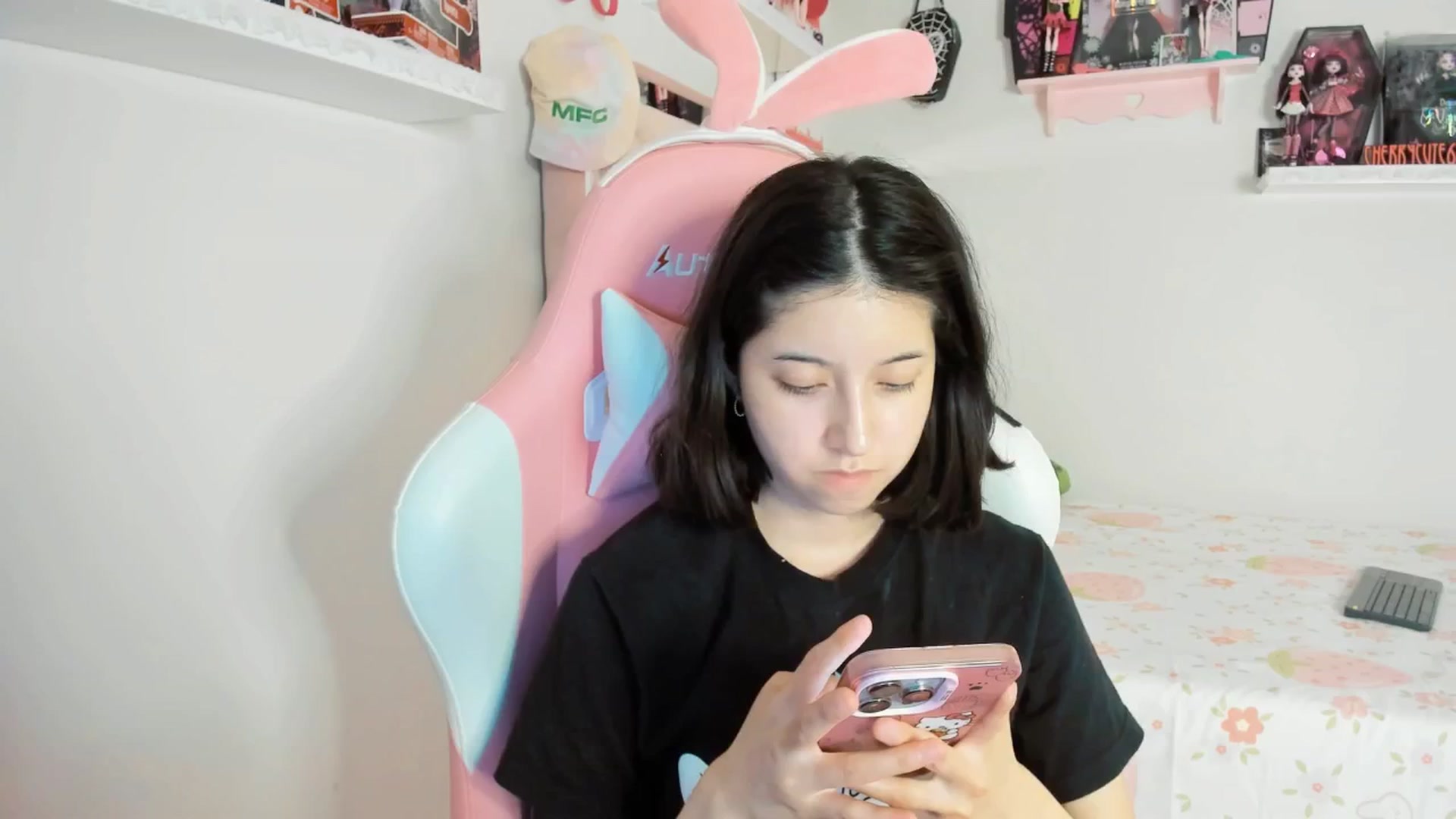 Gallery image thumbnail from Cherrycute666's myfreecams stream on, 04/10/2025, 05:56 image 1 of 20