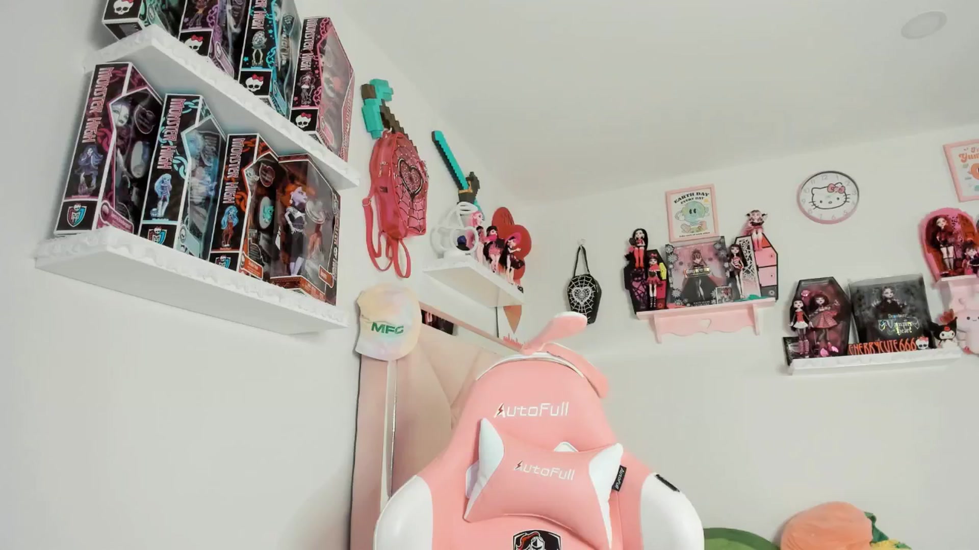 Gallery image thumbnail from Cherrycute666's myfreecams stream on, 04/11/2025, 05:50 image 14 of 20