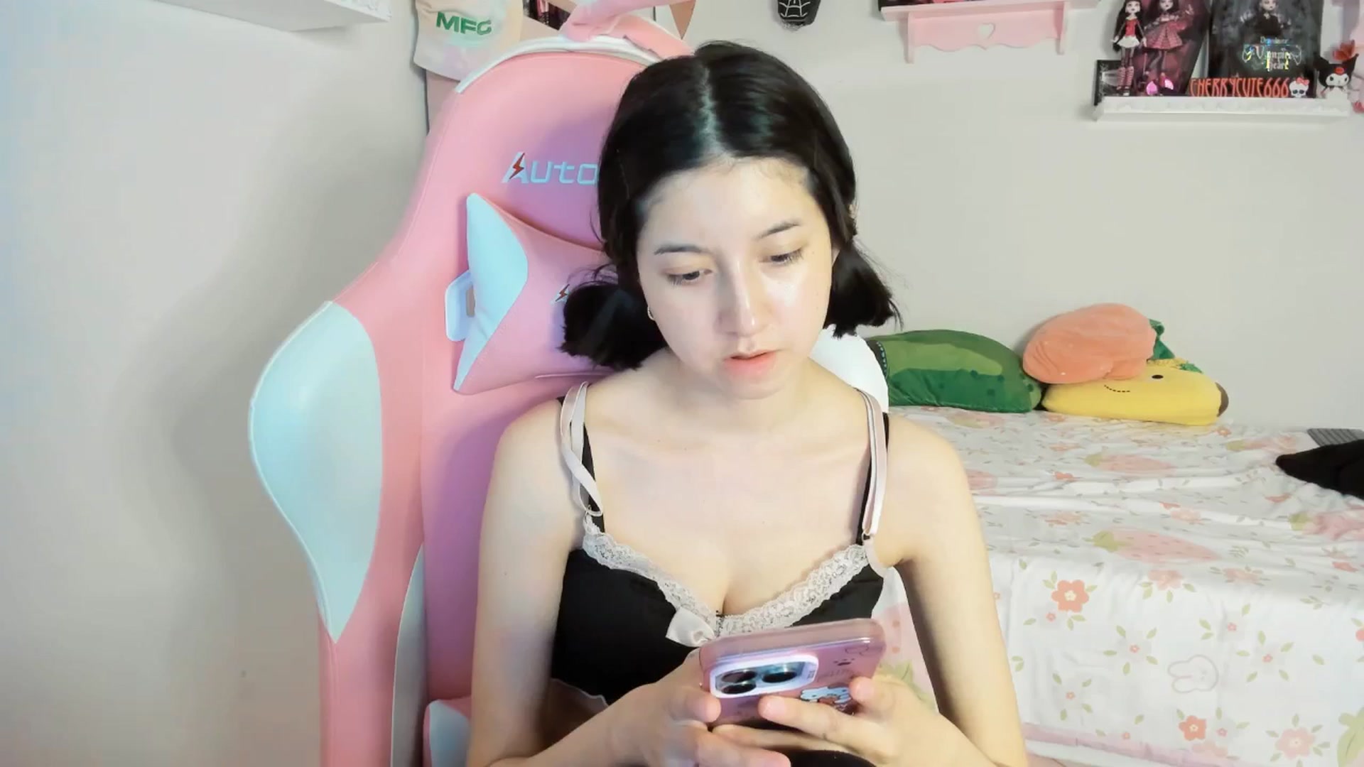 Gallery image thumbnail from Cherrycute666's myfreecams stream on, 04/11/2025, 05:50 image 19 of 20