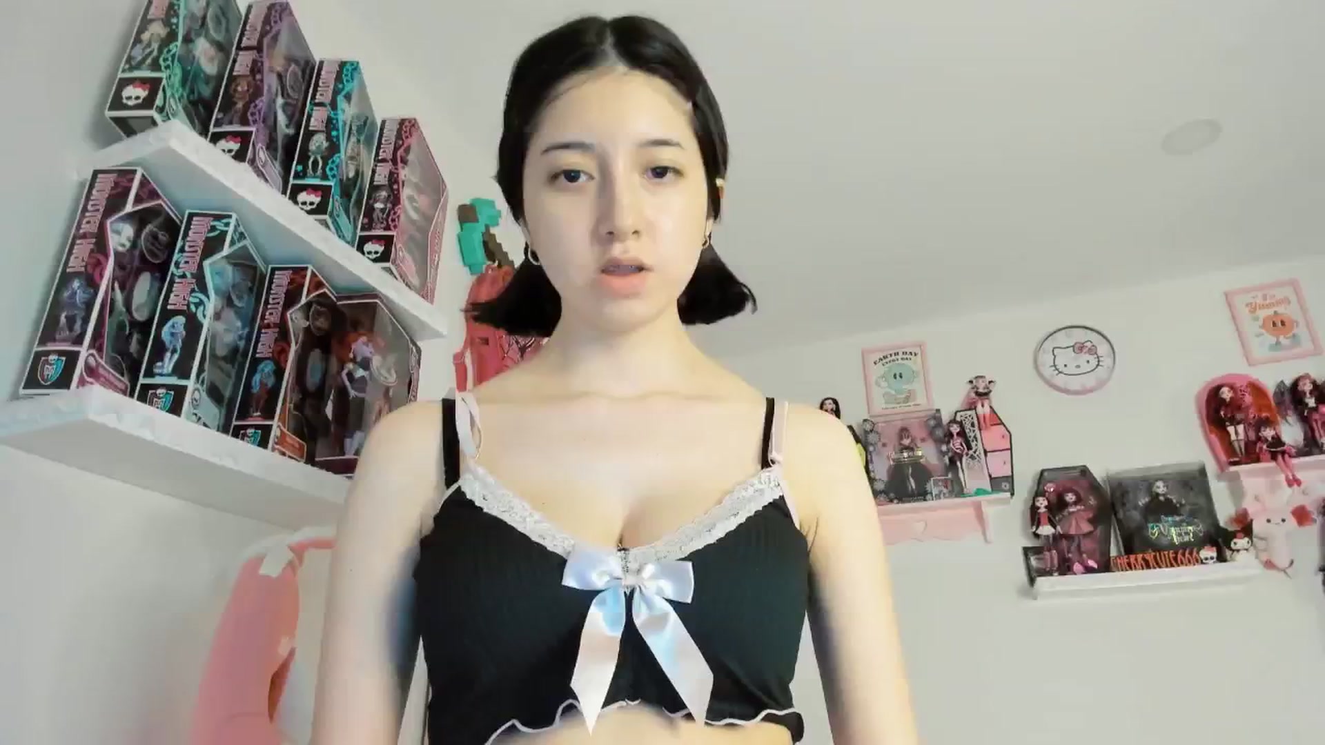 Gallery image thumbnail from Cherrycute666's myfreecams stream on, 04/11/2025, 05:50 image 6 of 20