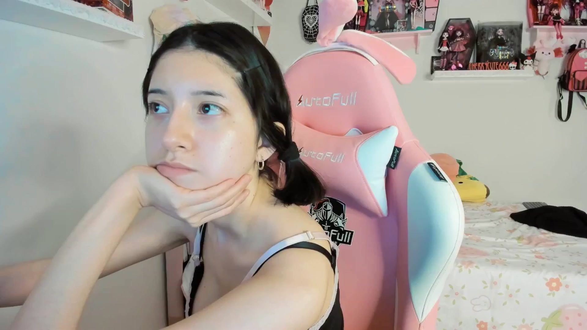 Gallery image thumbnail from Cherrycute666's myfreecams stream on, 04/11/2025, 06:58 image 10 of 20