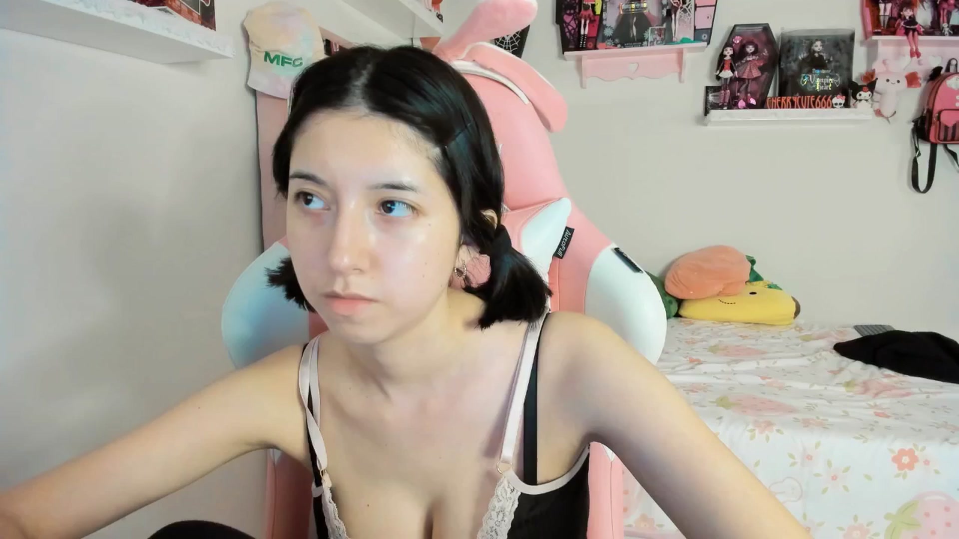Gallery image thumbnail from Cherrycute666's myfreecams stream on, 04/11/2025, 06:58 image 17 of 20