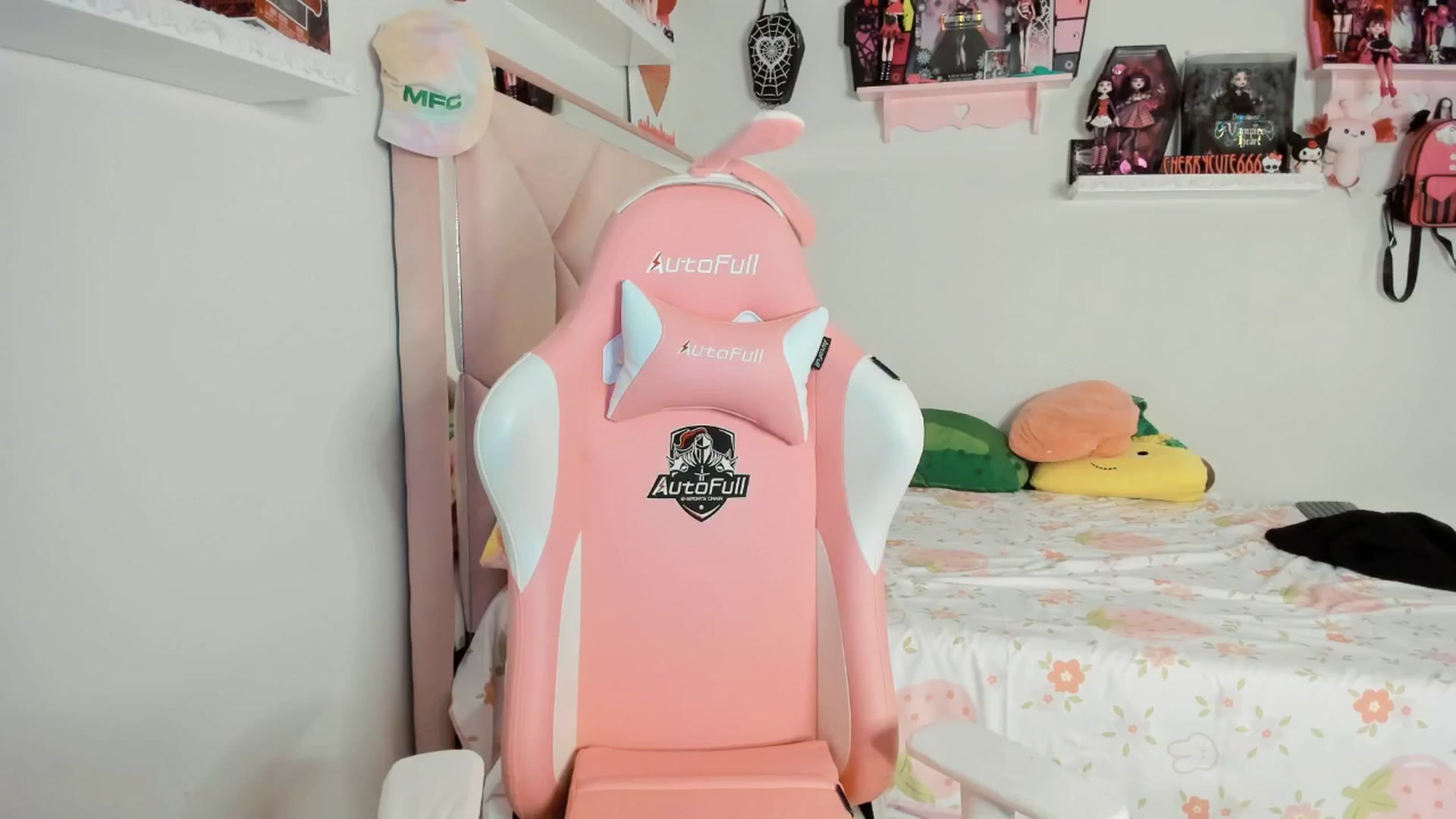 Gallery image thumbnail from Cherrycute666's myfreecams stream on, 04/11/2025, 06:58 image 8 of 20