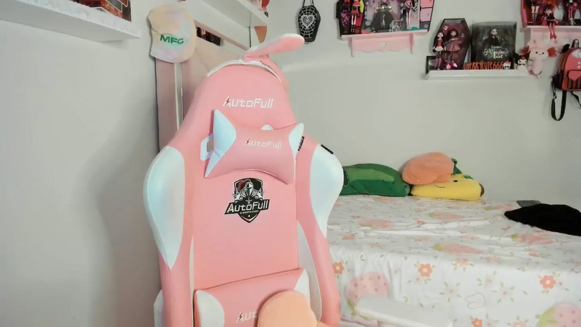 Gallery image thumbnail from Cherrycute666's myfreecams stream on, 04/11/2025, 06:58 image 15 of 20