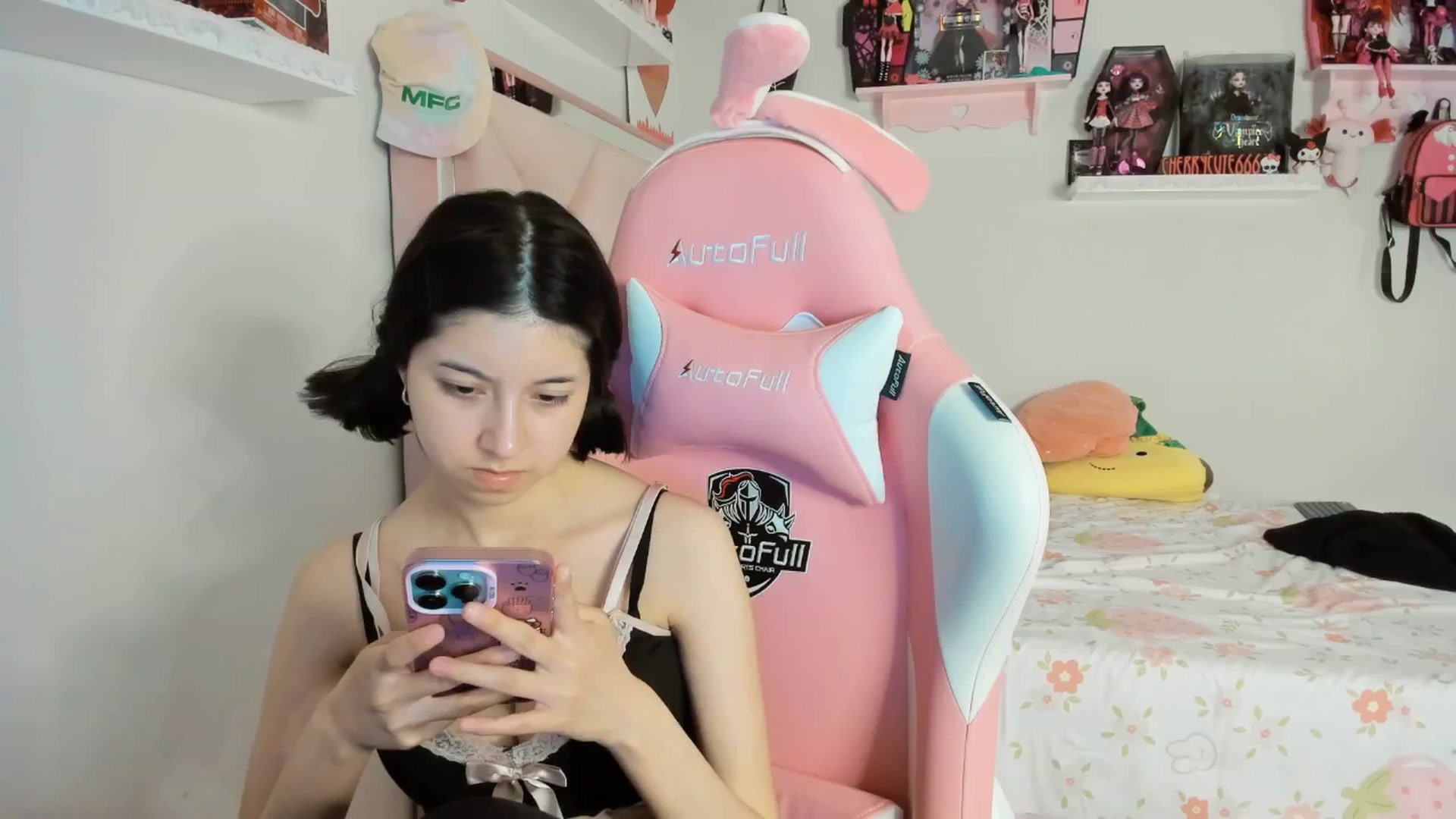 Gallery image thumbnail from Cherrycute666's myfreecams stream on, 04/11/2025, 06:58 image 19 of 20