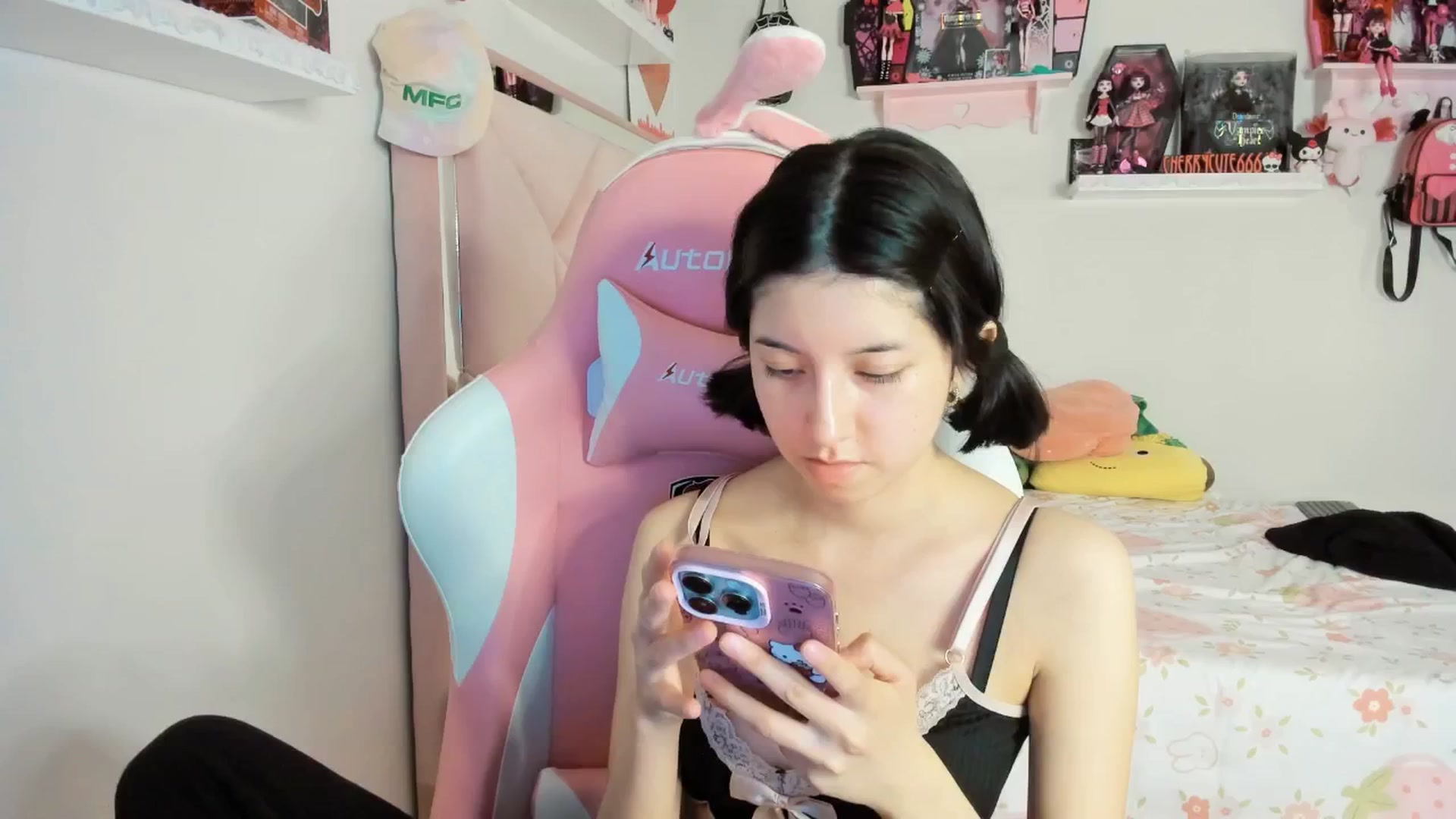 Gallery image thumbnail from Cherrycute666's myfreecams stream on, 04/11/2025, 06:58 image 4 of 20