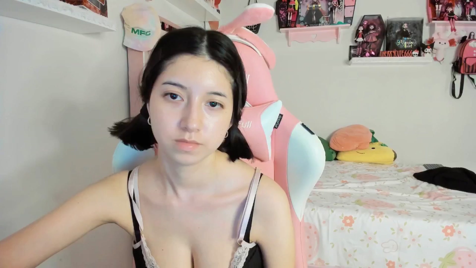 Gallery image thumbnail from Cherrycute666's myfreecams stream on, 04/11/2025, 06:58 image 18 of 20