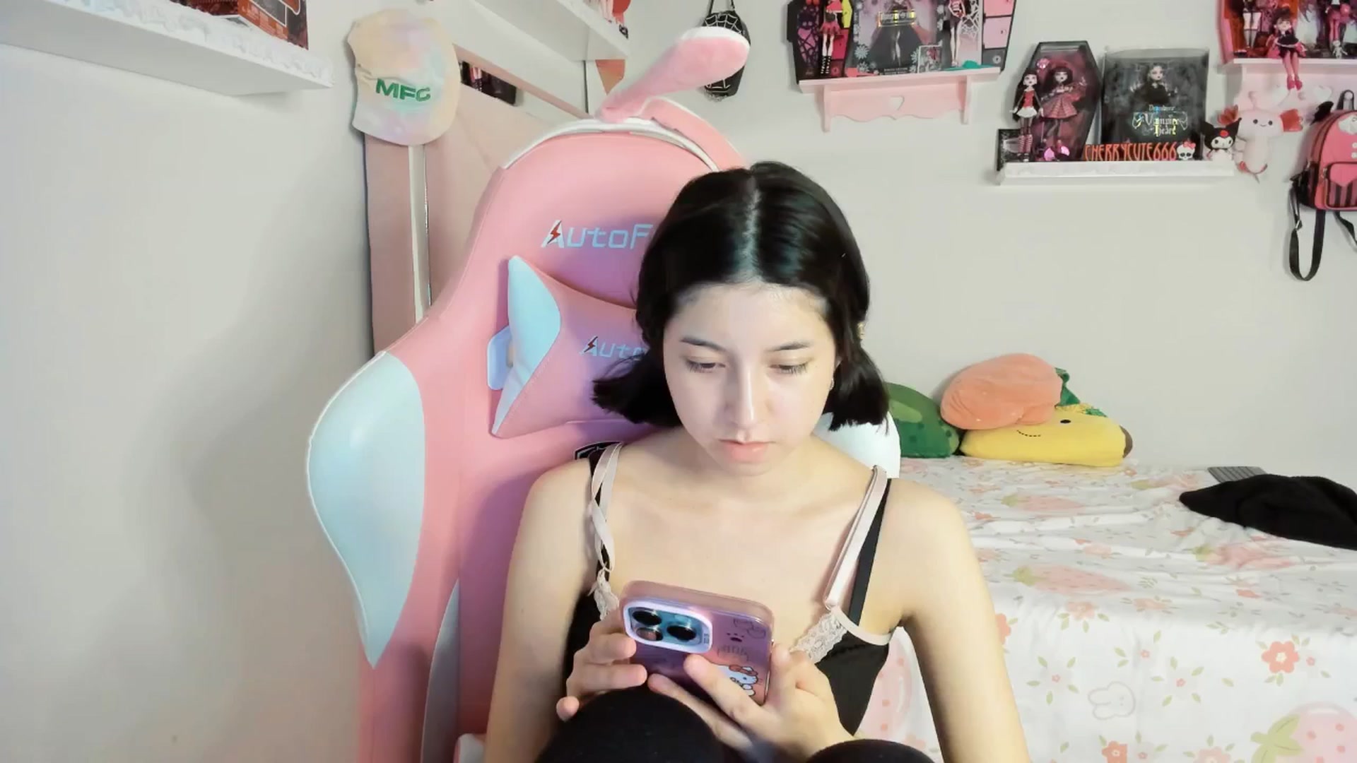 Gallery image thumbnail from Cherrycute666's myfreecams stream on, 04/11/2025, 06:58 image 2 of 20