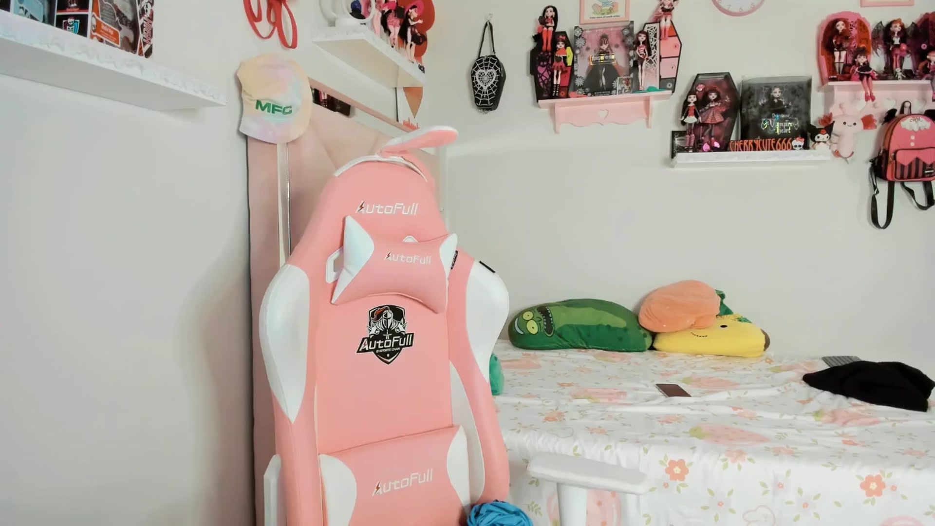 Gallery image thumbnail from Cherrycute666's myfreecams stream on, 04/12/2025, 06:02 image 4 of 20