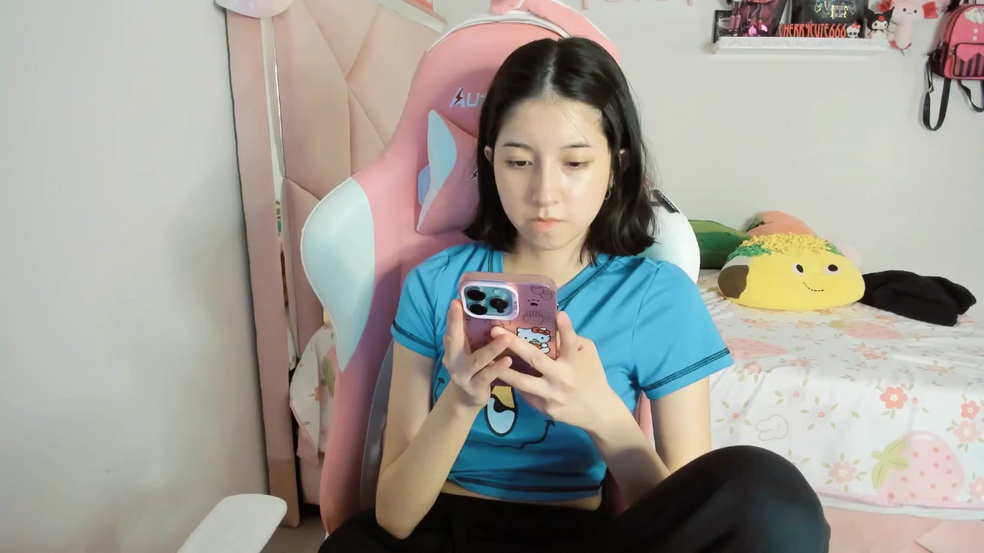 Gallery image thumbnail from Cherrycute666's myfreecams stream on, 04/12/2025, 06:02 image 18 of 20