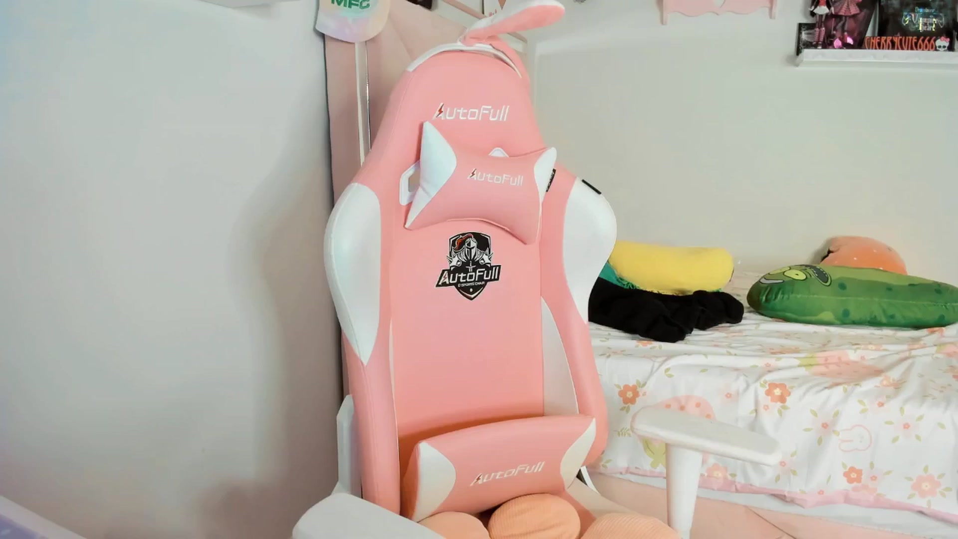 Gallery image thumbnail from Cherrycute666's myfreecams stream on, 04/12/2025, 08:32 image 4 of 20