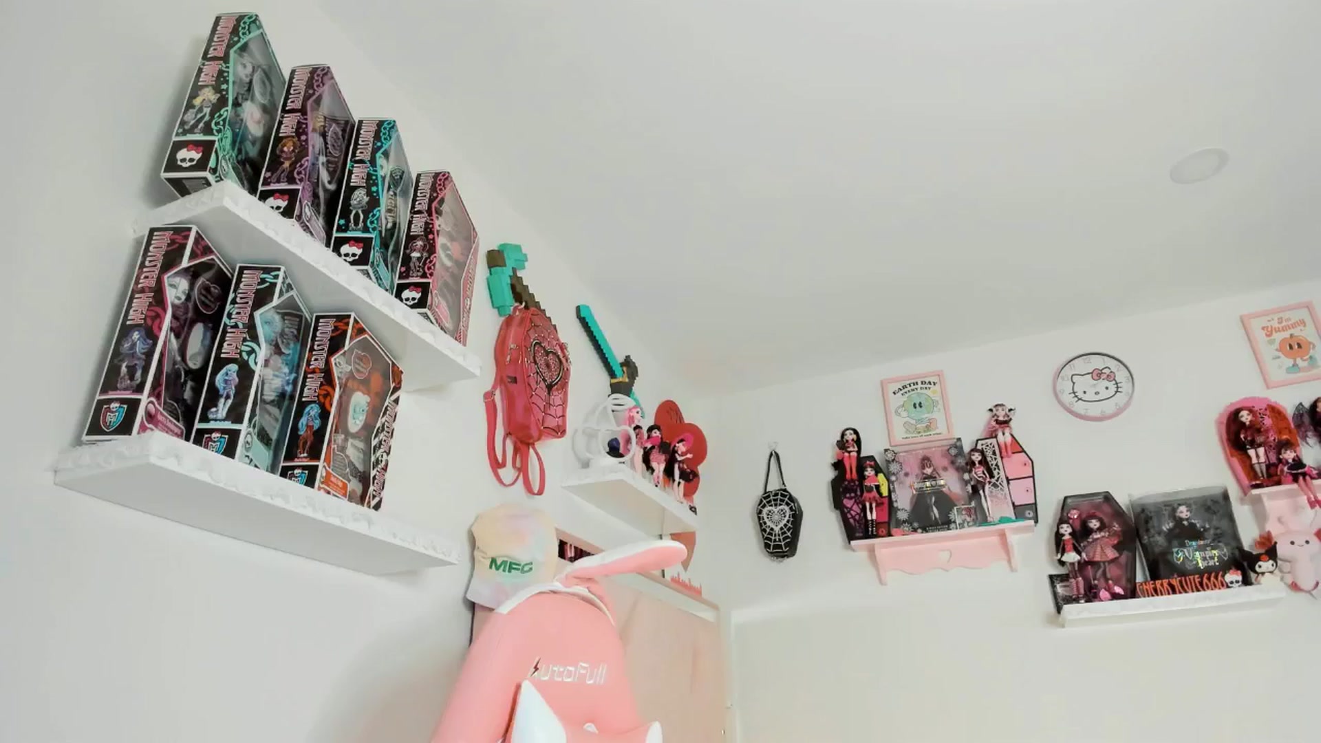 Gallery image thumbnail from Cherrycute666's myfreecams stream on, 04/12/2025, 08:32 image 8 of 20