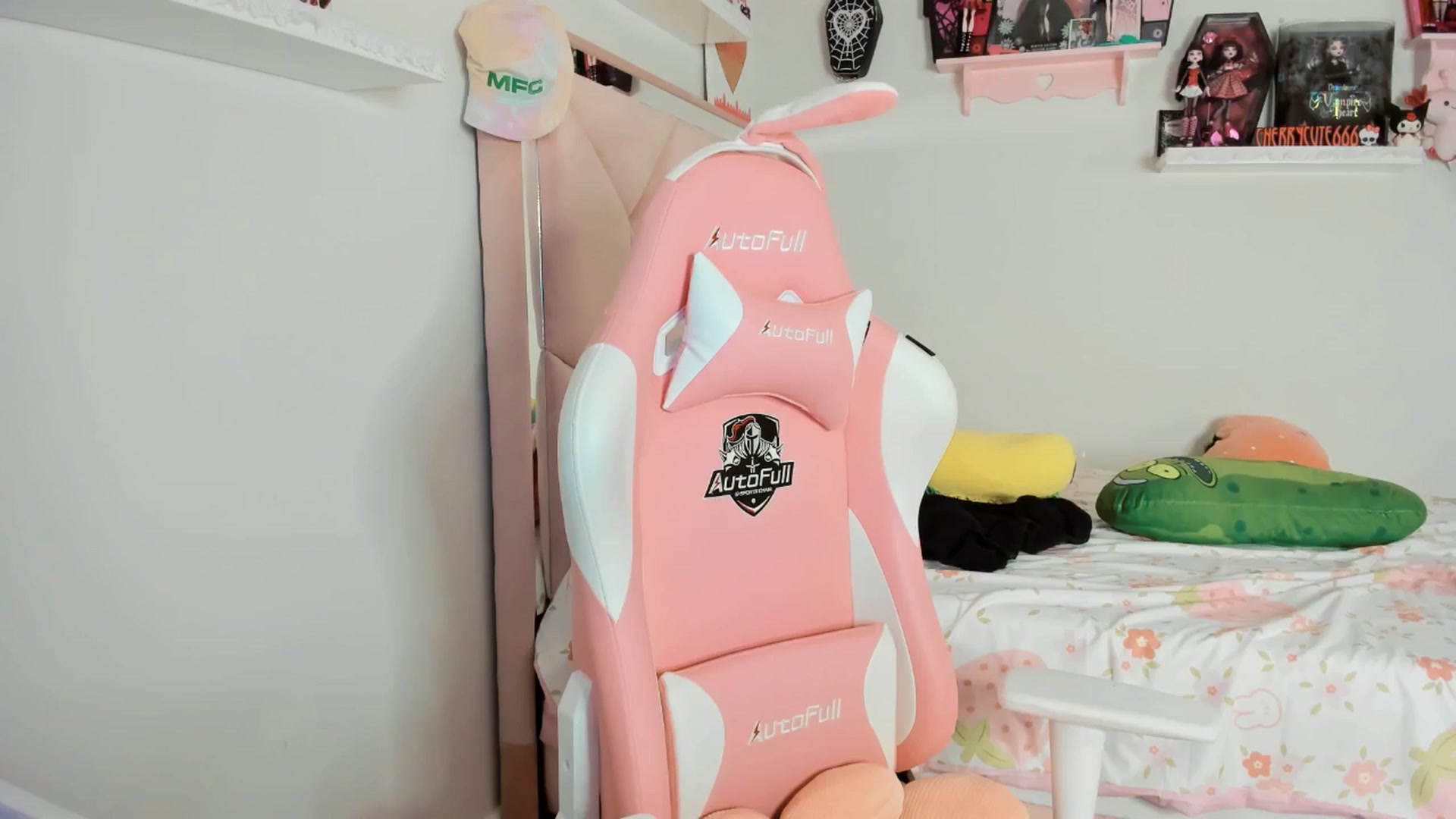 Gallery image thumbnail from Cherrycute666's myfreecams stream on, 04/12/2025, 08:32 image 15 of 20