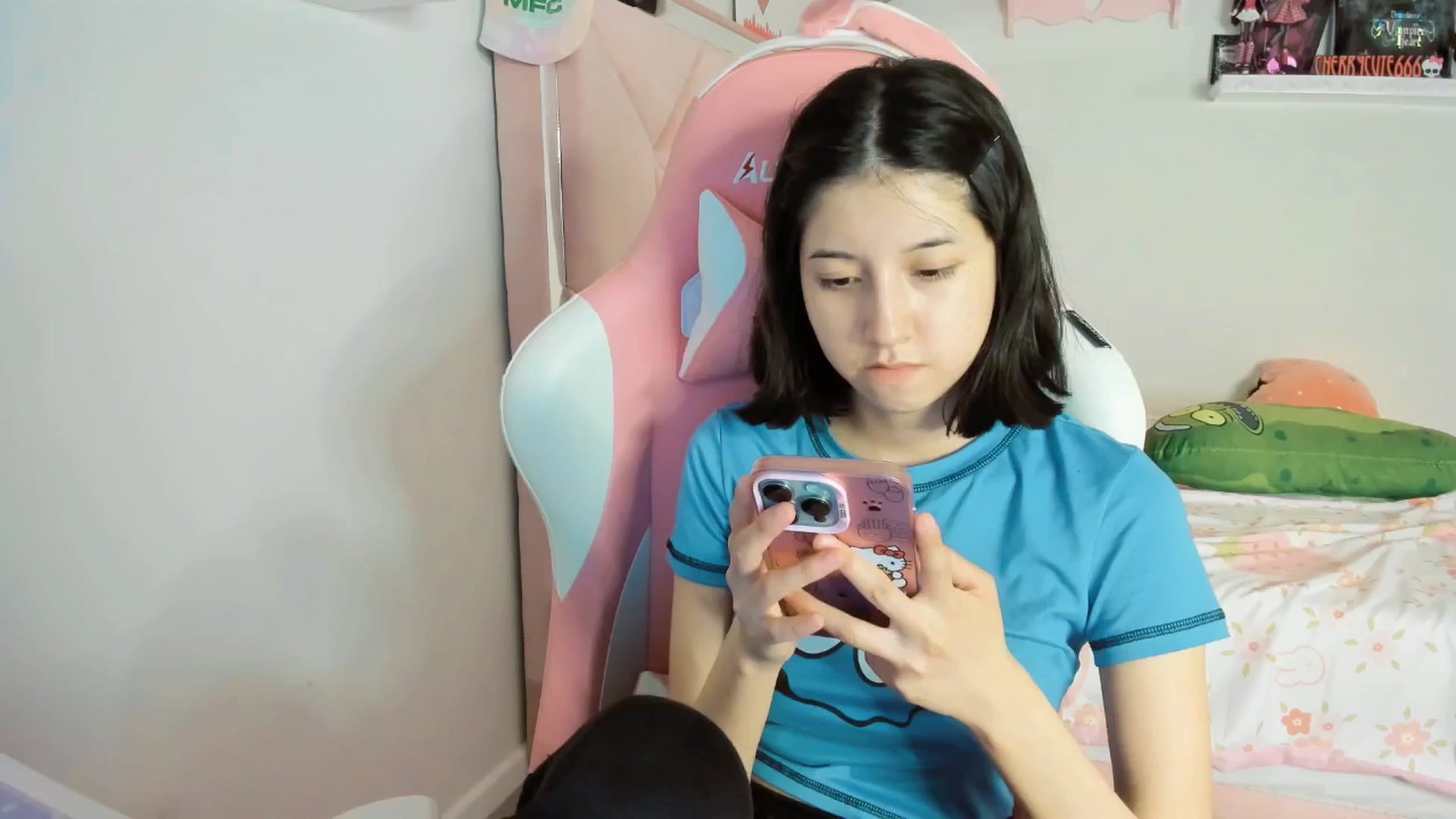 Gallery image thumbnail from Cherrycute666's myfreecams stream on, 04/12/2025, 08:32 image 5 of 20