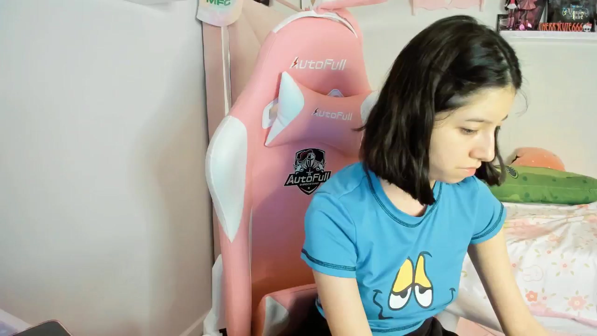Gallery image thumbnail from Cherrycute666's myfreecams stream on, 04/12/2025, 08:32 image 3 of 20