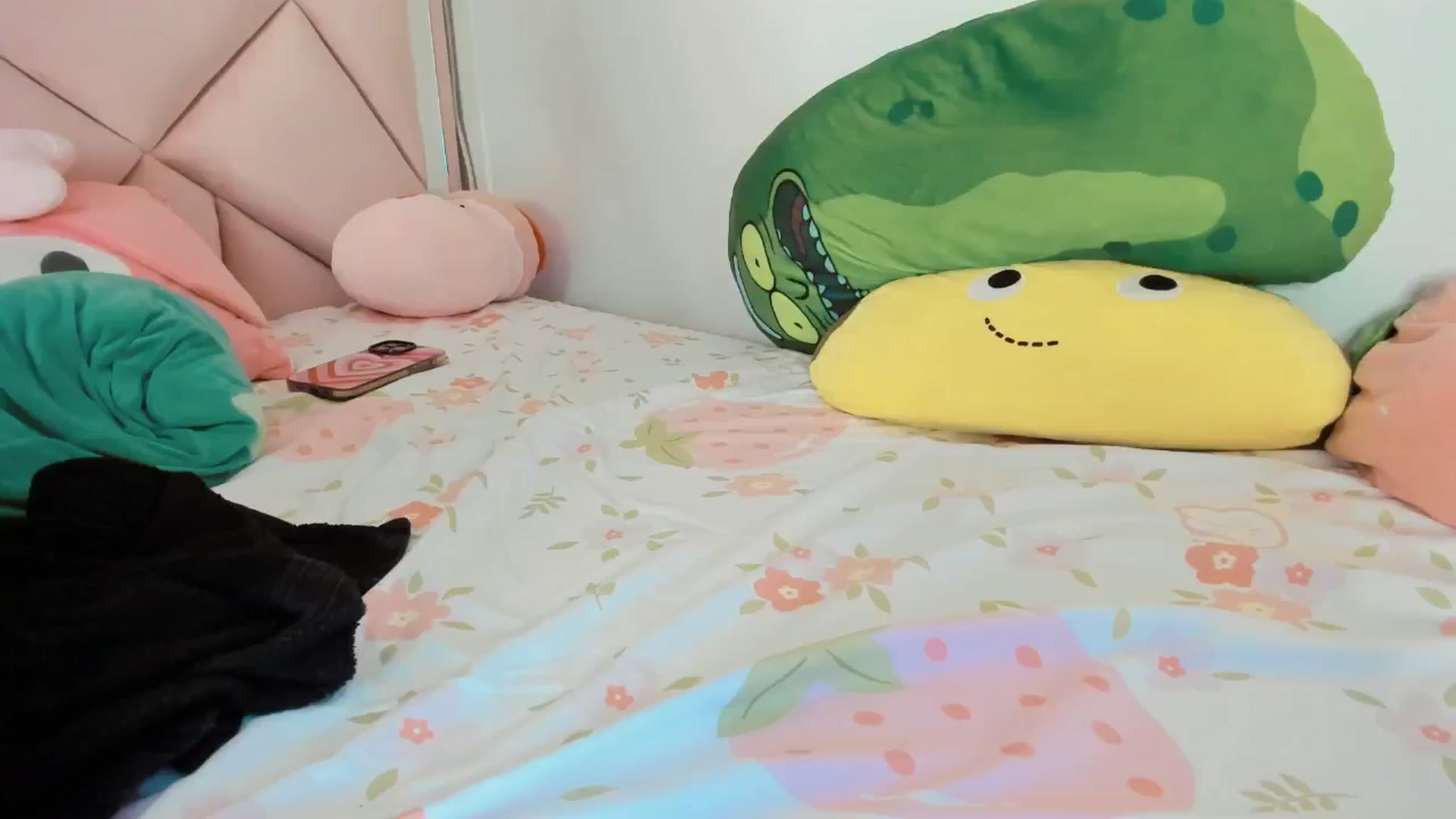 Gallery image thumbnail from Cherrycute666's myfreecams stream on, 04/12/2025, 09:50 image 17 of 20