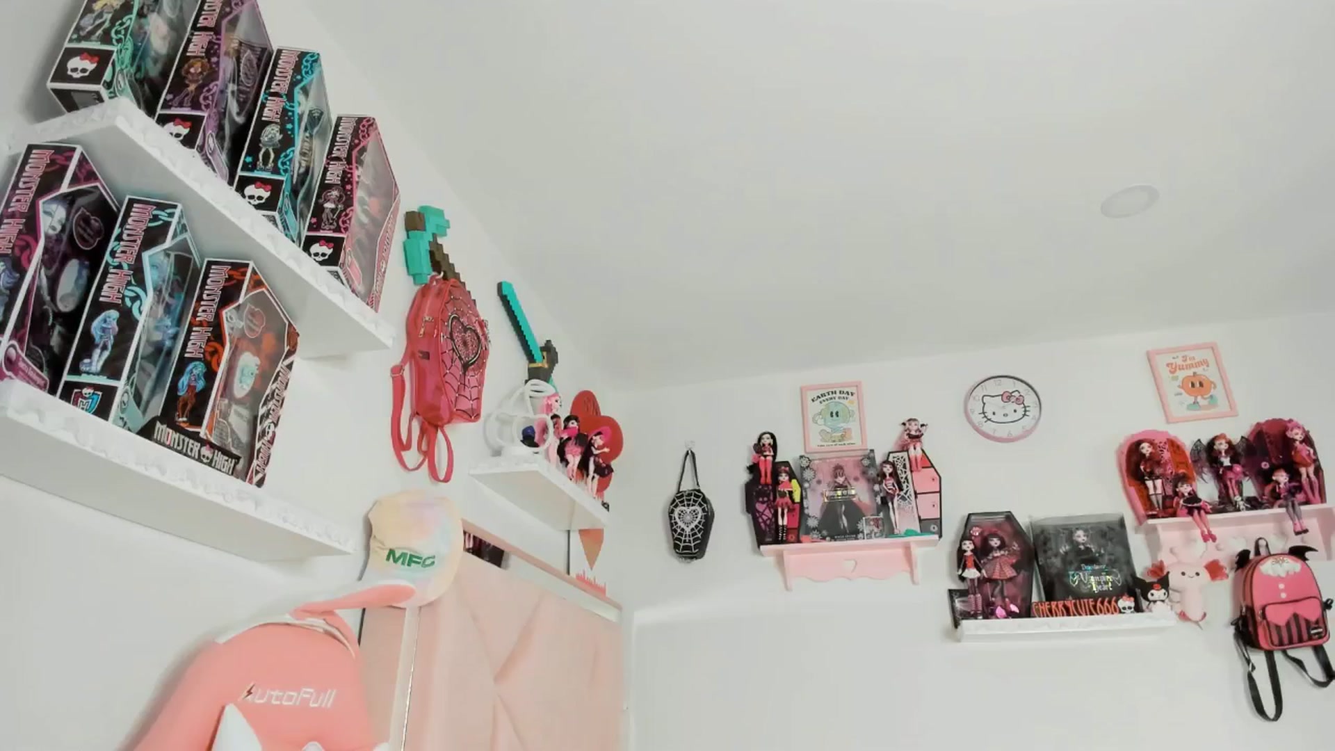 Gallery image thumbnail from Cherrycute666's myfreecams stream on, 04/12/2025, 09:50 image 18 of 20