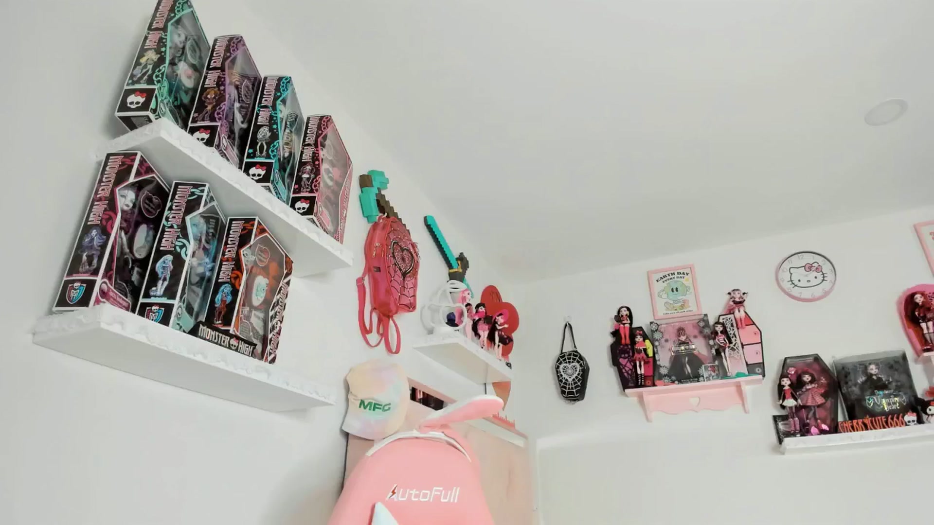 Gallery image thumbnail from Cherrycute666's myfreecams stream on, 04/12/2025, 09:50 image 5 of 20