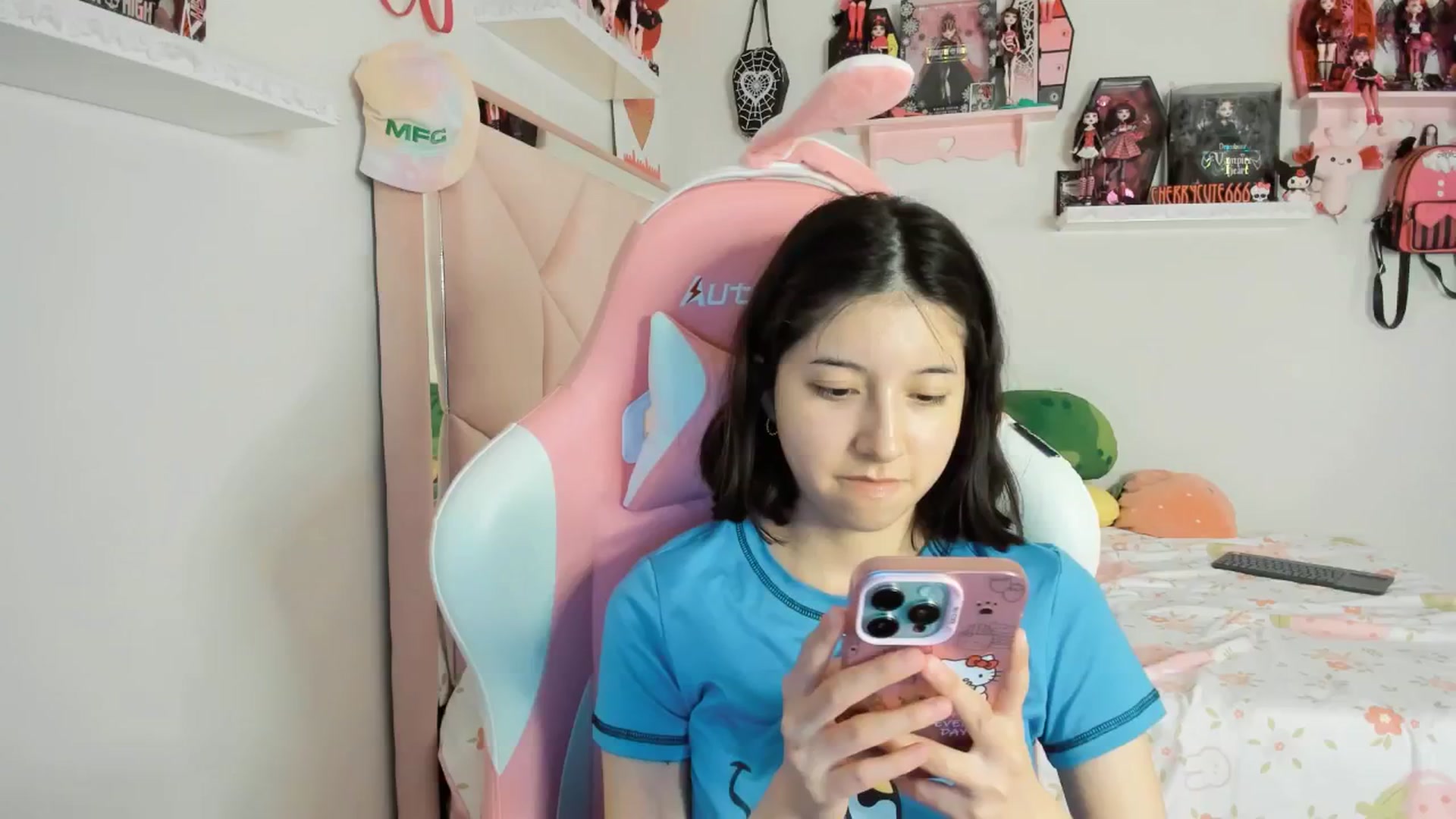 Gallery image thumbnail from Cherrycute666's myfreecams stream on, 04/12/2025, 09:50 image 19 of 20