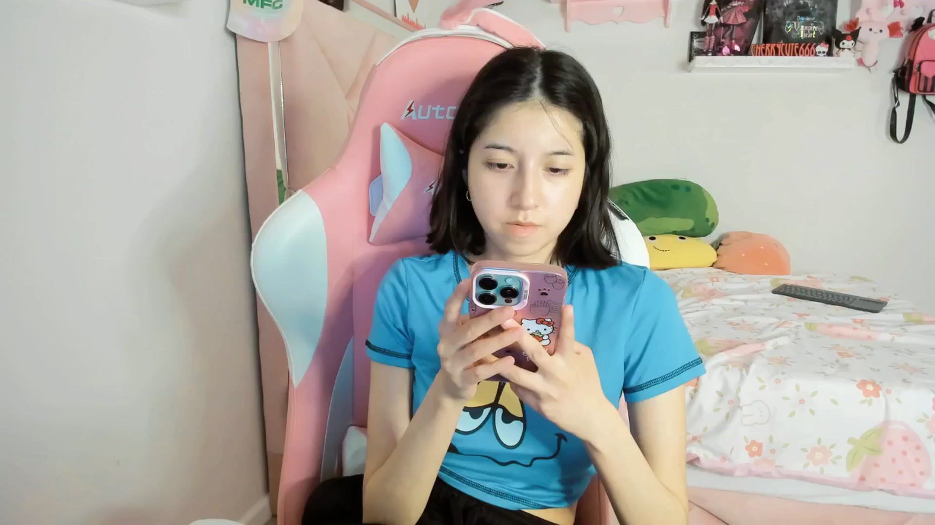 Gallery image thumbnail from Cherrycute666's myfreecams stream on, 04/12/2025, 10:03 image 15 of 20