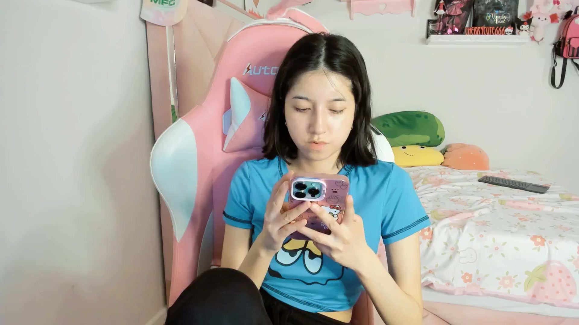 Gallery image thumbnail from Cherrycute666's myfreecams stream on, 04/12/2025, 10:03 image 16 of 20