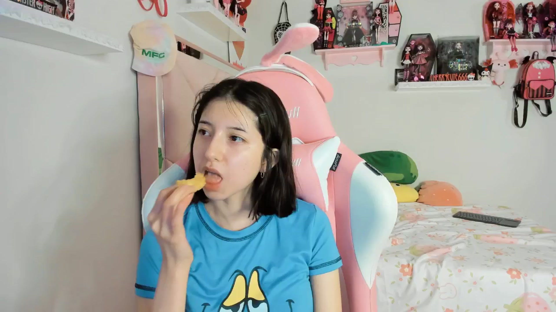 Gallery image thumbnail from Cherrycute666's myfreecams stream on, 04/12/2025, 10:03 image 2 of 20