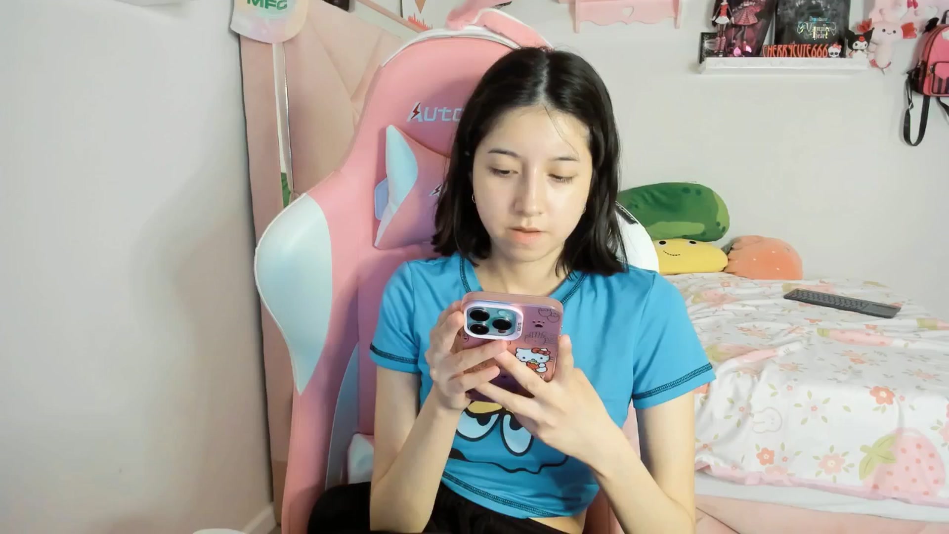 Gallery image thumbnail from Cherrycute666's myfreecams stream on, 04/12/2025, 10:03 image 14 of 20