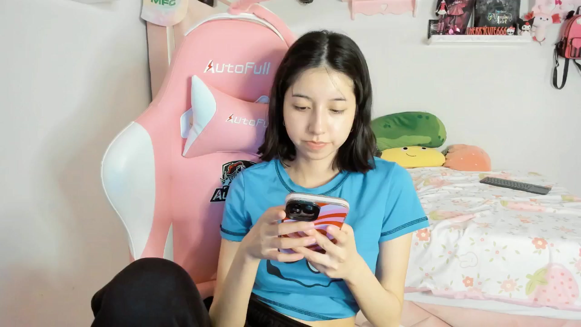 Gallery image thumbnail from Cherrycute666's myfreecams stream on, 04/12/2025, 10:03 image 17 of 20