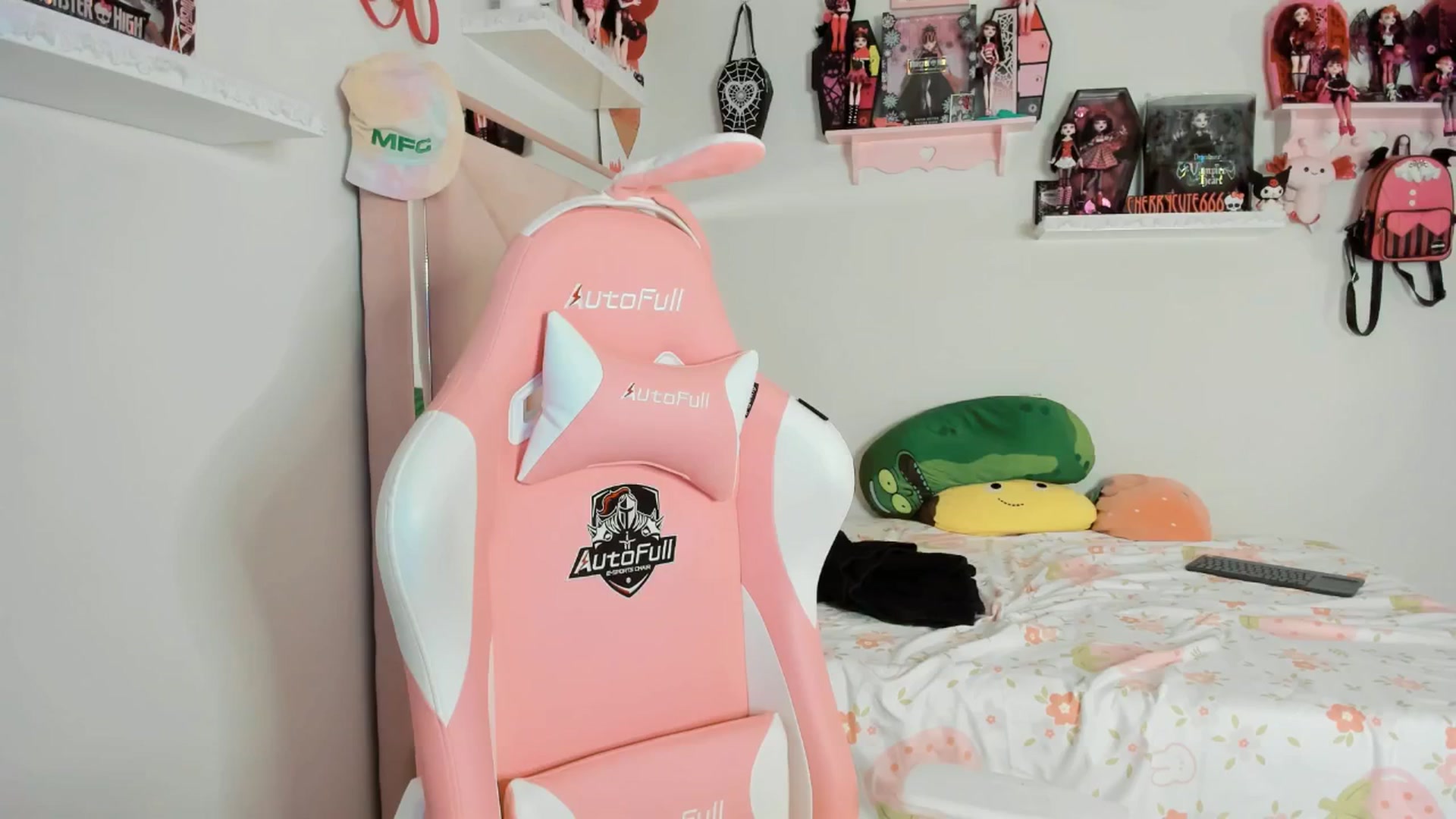 Gallery image thumbnail from Cherrycute666's myfreecams stream on, 04/12/2025, 10:03 image 8 of 20
