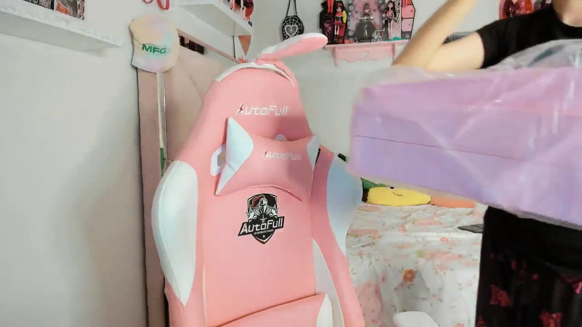 Gallery image thumbnail from Cherrycute666's myfreecams stream on, 04/13/2025, 07:25 image 4 of 20