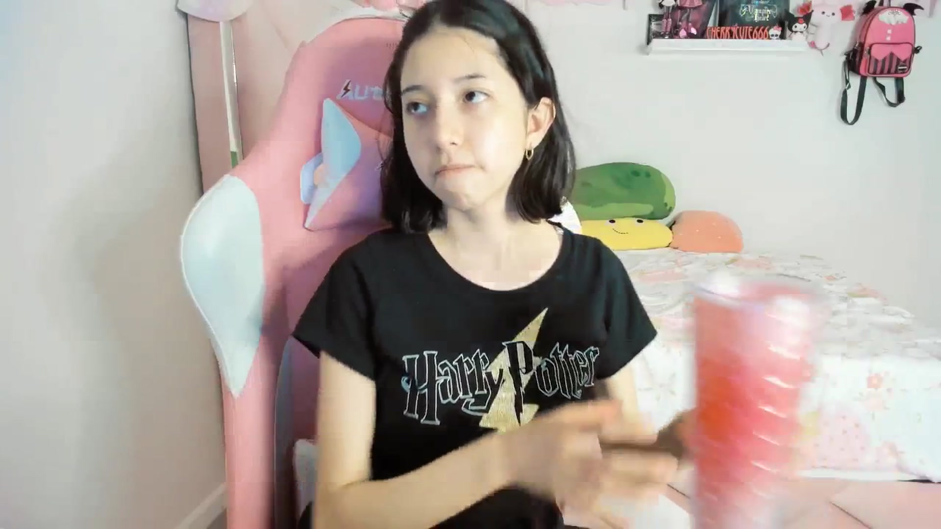 Gallery image thumbnail from Cherrycute666's myfreecams stream on, 04/13/2025, 07:25 image 17 of 20