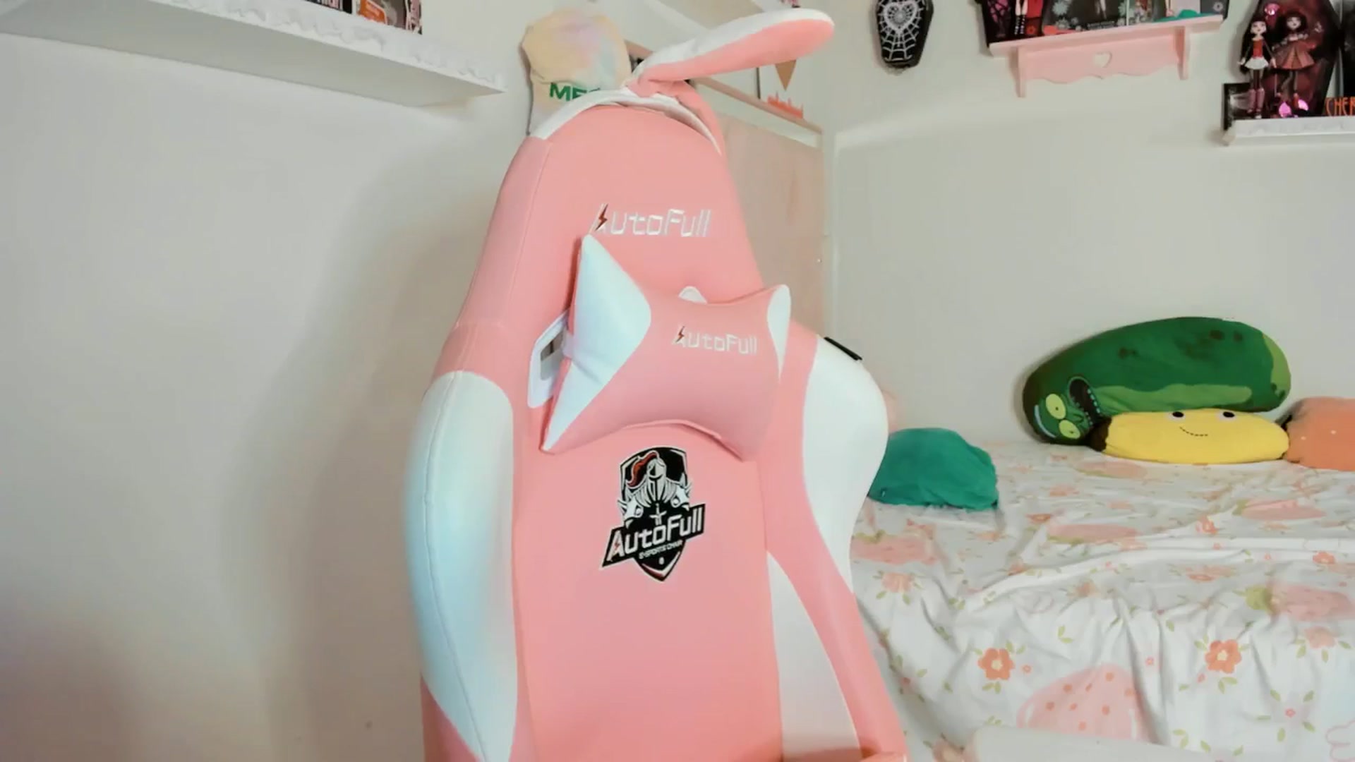 Gallery image thumbnail from Cherrycute666's myfreecams stream on, 04/13/2025, 07:25 image 10 of 20