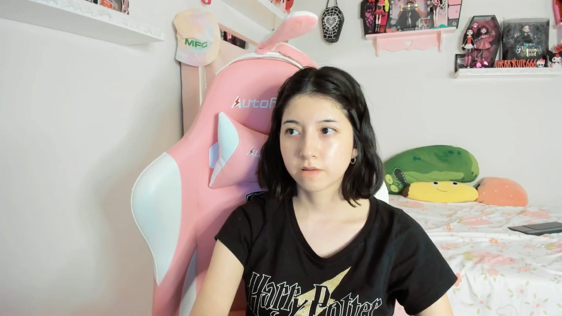 Gallery image thumbnail from Cherrycute666's myfreecams stream on, 04/13/2025, 07:25 image 7 of 20